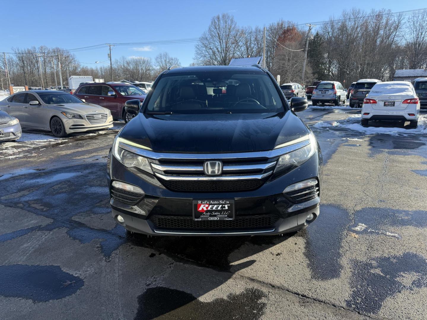 2018 Black /Black Honda Pilot Elite 4WD (5FNYF6H08JB) with an 3.5L V6 SOHC 24V engine, Automatic transmission, located at 547 E. Main St., Orwell, OH, 44076, (440) 437-5893, 41.535435, -80.847855 - One Owner ---- 2018 Honda Pilot Elite AWD – Luxury, Advanced Safety, and Family-Friendly Versatility Upgrade your family’s driving experience with this 2018 Honda Pilot Elite AWD. Powered by a robust 3.5L Earthdreams V6 engine and a smooth 9-speed automatic transmission, this SUV offers both - Photo#1
