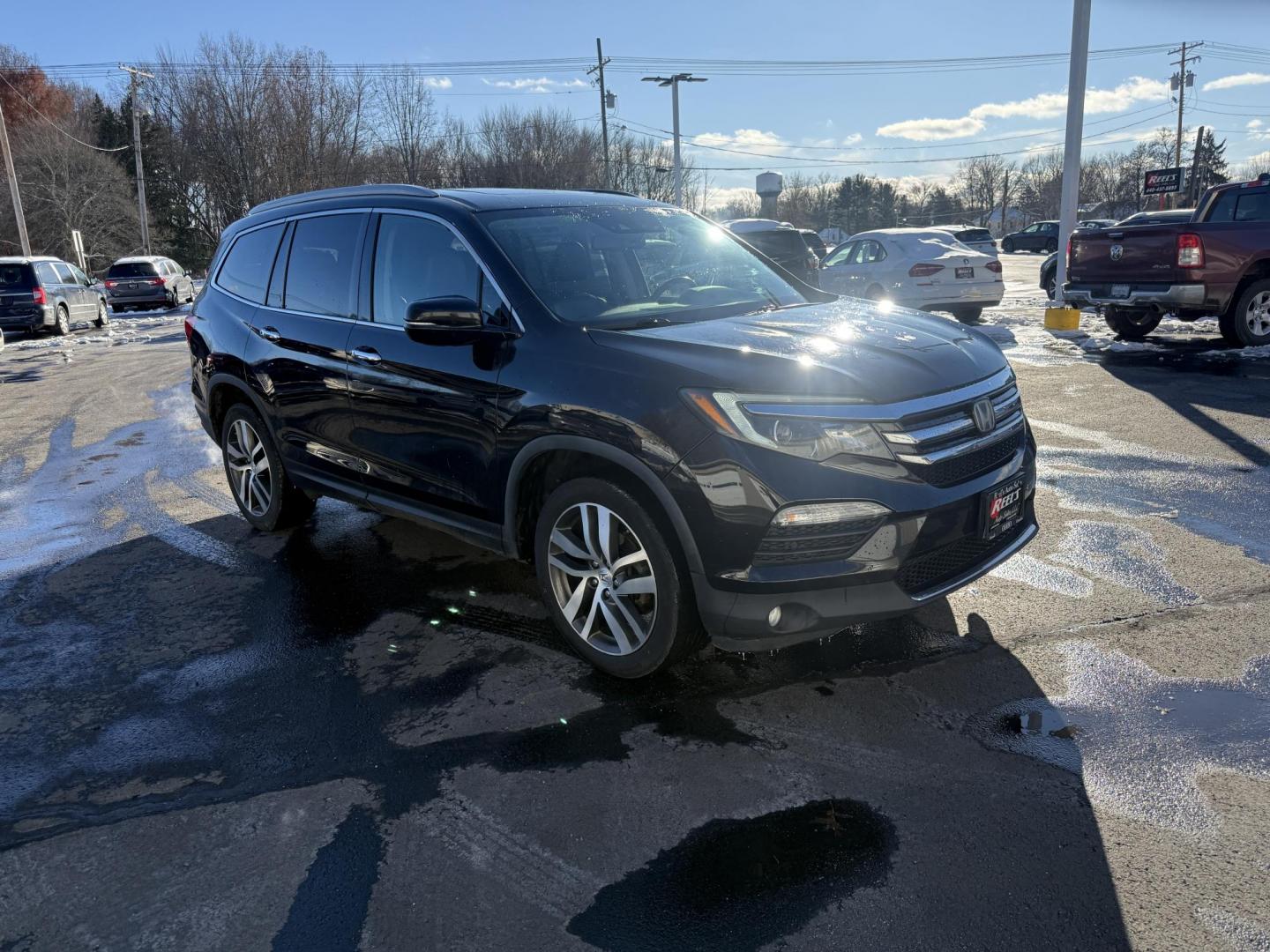 2018 Black /Black Honda Pilot Elite 4WD (5FNYF6H08JB) with an 3.5L V6 SOHC 24V engine, Automatic transmission, located at 547 E. Main St., Orwell, OH, 44076, (440) 437-5893, 41.535435, -80.847855 - One Owner ---- 2018 Honda Pilot Elite AWD – Luxury, Advanced Safety, and Family-Friendly Versatility Upgrade your family’s driving experience with this 2018 Honda Pilot Elite AWD. Powered by a robust 3.5L Earthdreams V6 engine and a smooth 9-speed automatic transmission, this SUV offers both - Photo#2