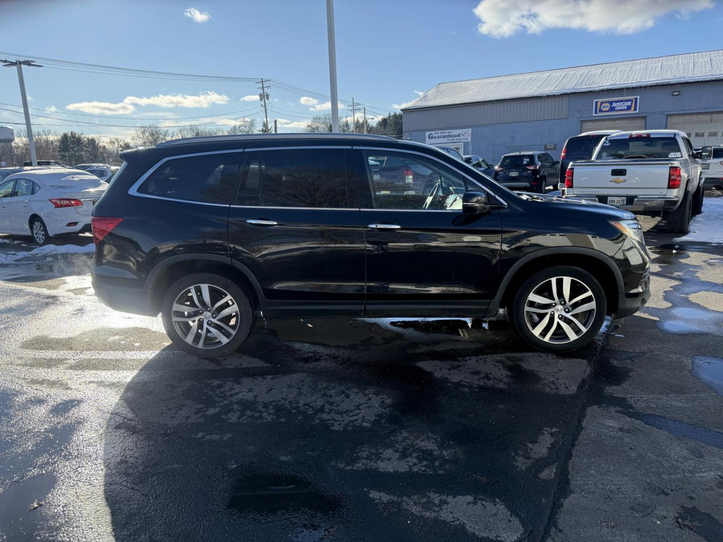 2018 Black /Black Honda Pilot Elite 4WD (5FNYF6H08JB) with an 3.5L V6 SOHC 24V engine, Automatic transmission, located at 547 E. Main St., Orwell, OH, 44076, (440) 437-5893, 41.535435, -80.847855 - One Owner ---- 2018 Honda Pilot Elite AWD – Luxury, Advanced Safety, and Family-Friendly Versatility Upgrade your family’s driving experience with this 2018 Honda Pilot Elite AWD. Powered by a robust 3.5L Earthdreams V6 engine and a smooth 9-speed automatic transmission, this SUV offers both - Photo#5