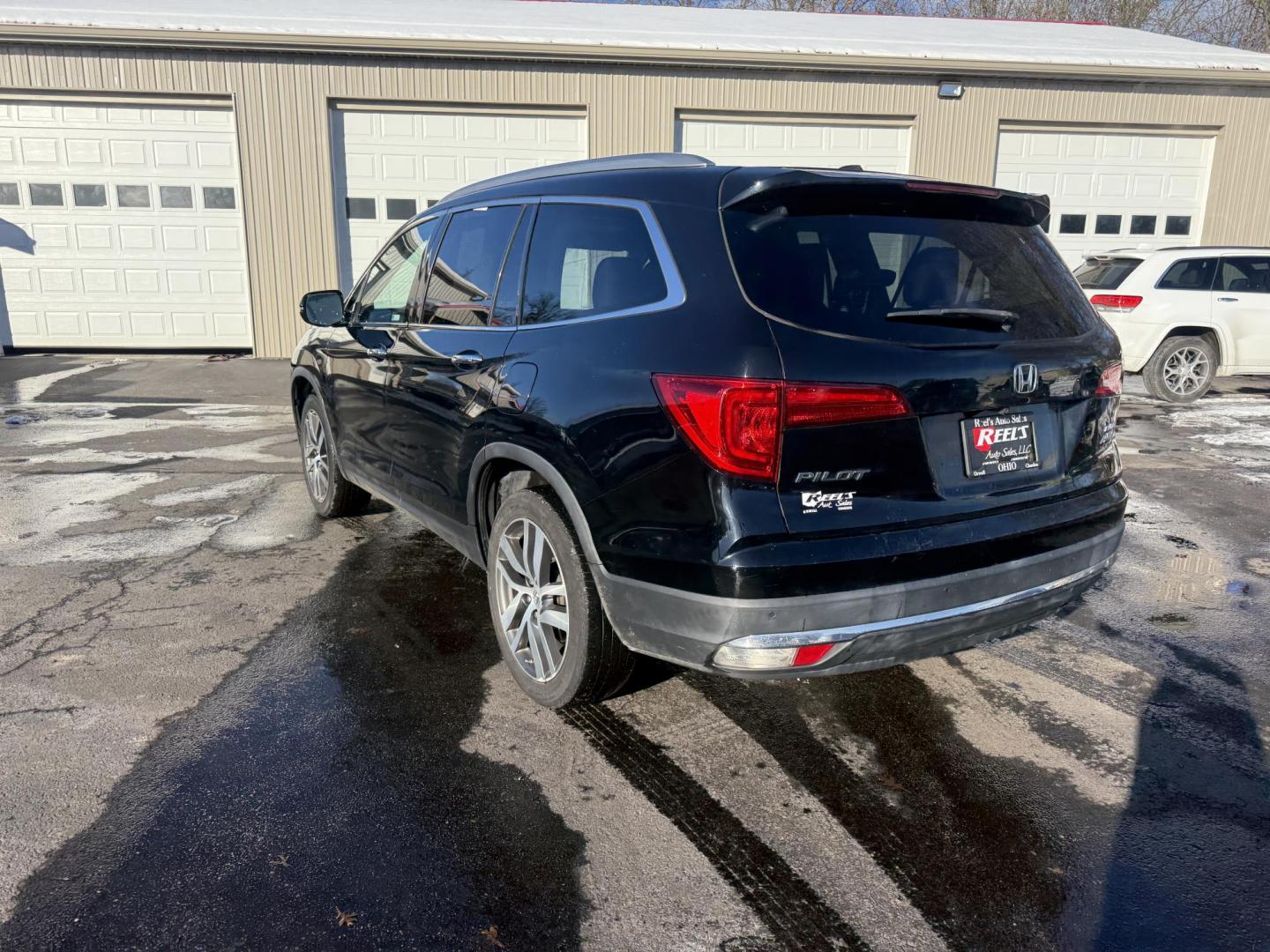 2018 Black /Black Honda Pilot Elite 4WD (5FNYF6H08JB) with an 3.5L V6 SOHC 24V engine, Automatic transmission, located at 547 E. Main St., Orwell, OH, 44076, (440) 437-5893, 41.535435, -80.847855 - One Owner ---- 2018 Honda Pilot Elite AWD – Luxury, Advanced Safety, and Family-Friendly Versatility Upgrade your family’s driving experience with this 2018 Honda Pilot Elite AWD. Powered by a robust 3.5L Earthdreams V6 engine and a smooth 9-speed automatic transmission, this SUV offers both - Photo#8