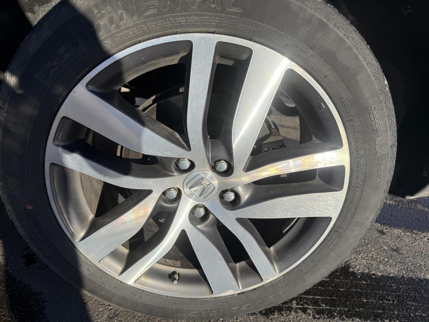 2018 Black /Black Honda Pilot Elite 4WD (5FNYF6H08JB) with an 3.5L V6 SOHC 24V engine, Automatic transmission, located at 547 E. Main St., Orwell, OH, 44076, (440) 437-5893, 41.535435, -80.847855 - One Owner ---- 2018 Honda Pilot Elite AWD – Luxury, Advanced Safety, and Family-Friendly Versatility Upgrade your family’s driving experience with this 2018 Honda Pilot Elite AWD. Powered by a robust 3.5L Earthdreams V6 engine and a smooth 9-speed automatic transmission, this SUV offers both - Photo#10