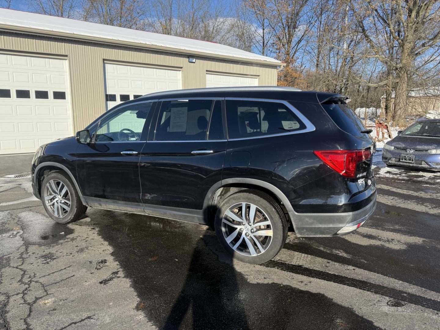 2018 Black /Black Honda Pilot Elite 4WD (5FNYF6H08JB) with an 3.5L V6 SOHC 24V engine, Automatic transmission, located at 547 E. Main St., Orwell, OH, 44076, (440) 437-5893, 41.535435, -80.847855 - One Owner ---- 2018 Honda Pilot Elite AWD – Luxury, Advanced Safety, and Family-Friendly Versatility Upgrade your family’s driving experience with this 2018 Honda Pilot Elite AWD. Powered by a robust 3.5L Earthdreams V6 engine and a smooth 9-speed automatic transmission, this SUV offers both - Photo#9