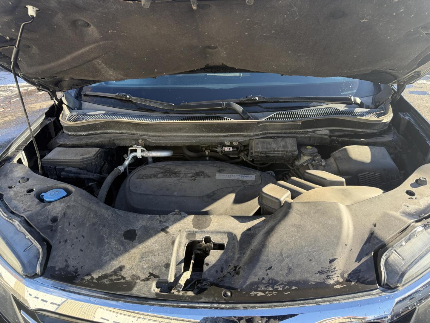 2018 Black /Black Honda Pilot Elite 4WD (5FNYF6H08JB) with an 3.5L V6 SOHC 24V engine, Automatic transmission, located at 547 E. Main St., Orwell, OH, 44076, (440) 437-5893, 41.535435, -80.847855 - One Owner ---- 2018 Honda Pilot Elite AWD – Luxury, Advanced Safety, and Family-Friendly Versatility Upgrade your family’s driving experience with this 2018 Honda Pilot Elite AWD. Powered by a robust 3.5L Earthdreams V6 engine and a smooth 9-speed automatic transmission, this SUV offers both - Photo#13