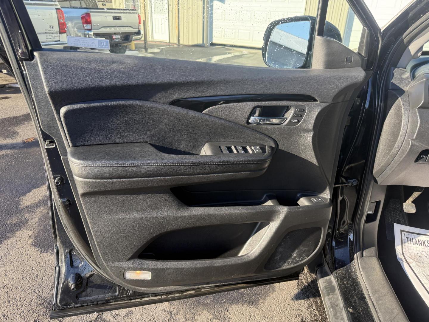 2018 Black /Black Honda Pilot Elite 4WD (5FNYF6H08JB) with an 3.5L V6 SOHC 24V engine, Automatic transmission, located at 547 E. Main St., Orwell, OH, 44076, (440) 437-5893, 41.535435, -80.847855 - One Owner ---- 2018 Honda Pilot Elite AWD – Luxury, Advanced Safety, and Family-Friendly Versatility Upgrade your family’s driving experience with this 2018 Honda Pilot Elite AWD. Powered by a robust 3.5L Earthdreams V6 engine and a smooth 9-speed automatic transmission, this SUV offers both - Photo#15