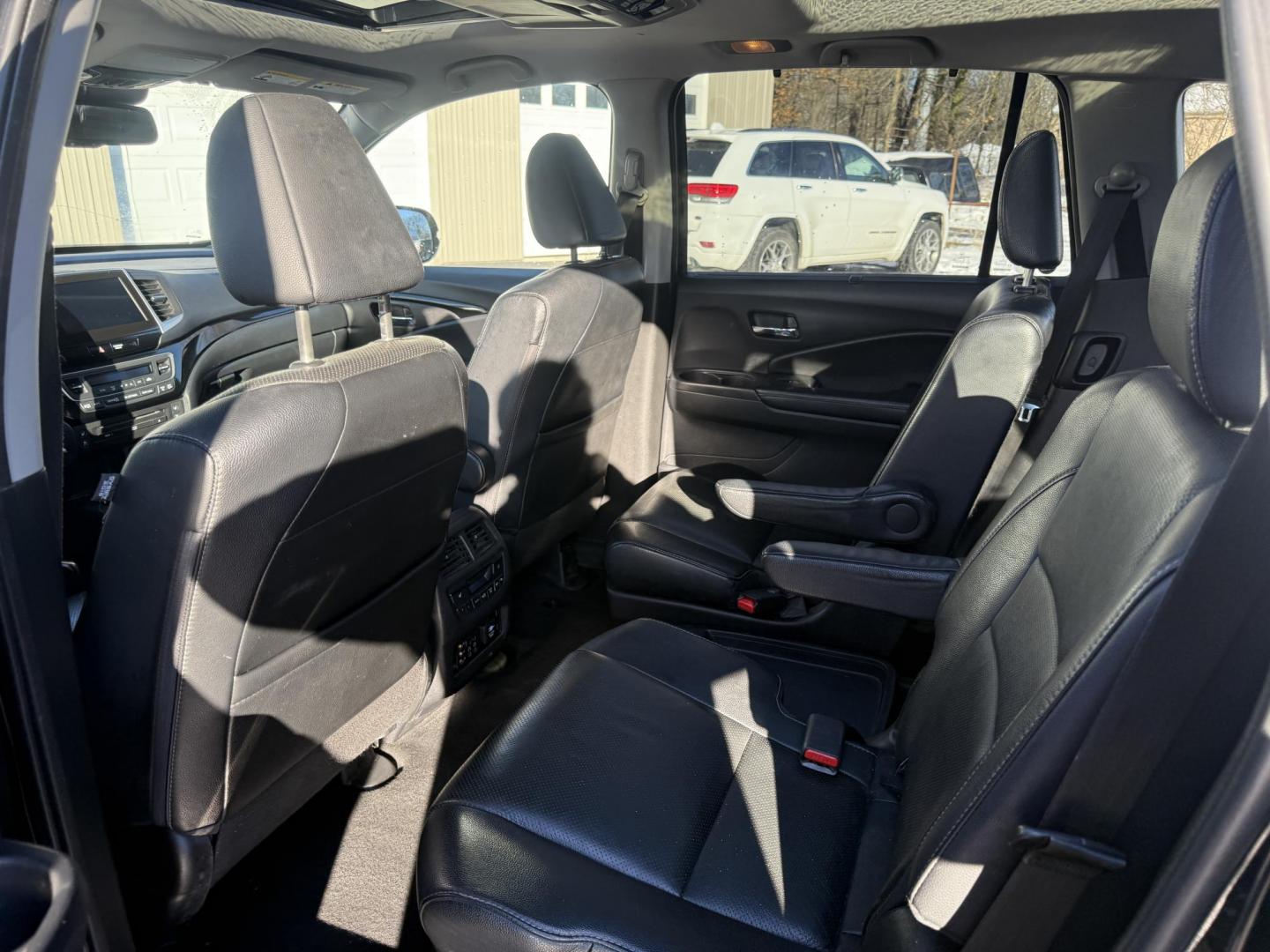 2018 Black /Black Honda Pilot Elite 4WD (5FNYF6H08JB) with an 3.5L V6 SOHC 24V engine, Automatic transmission, located at 547 E. Main St., Orwell, OH, 44076, (440) 437-5893, 41.535435, -80.847855 - One Owner ---- 2018 Honda Pilot Elite AWD – Luxury, Advanced Safety, and Family-Friendly Versatility Upgrade your family’s driving experience with this 2018 Honda Pilot Elite AWD. Powered by a robust 3.5L Earthdreams V6 engine and a smooth 9-speed automatic transmission, this SUV offers both - Photo#37