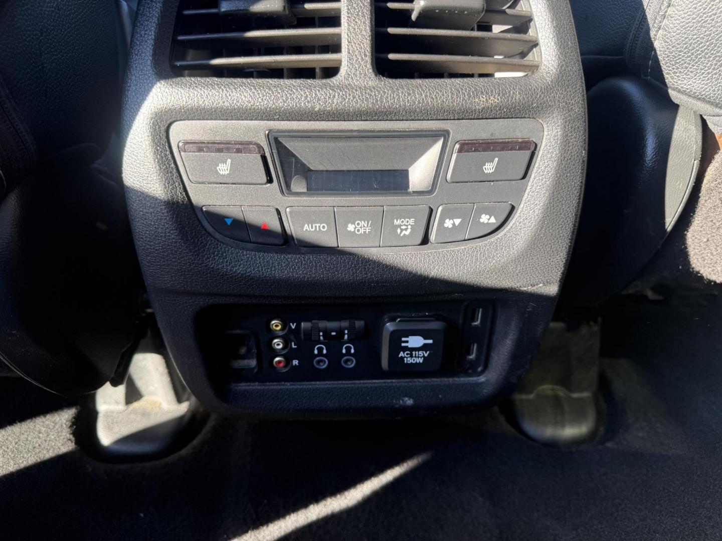 2018 Black /Black Honda Pilot Elite 4WD (5FNYF6H08JB) with an 3.5L V6 SOHC 24V engine, Automatic transmission, located at 547 E. Main St., Orwell, OH, 44076, (440) 437-5893, 41.535435, -80.847855 - One Owner ---- 2018 Honda Pilot Elite AWD – Luxury, Advanced Safety, and Family-Friendly Versatility Upgrade your family’s driving experience with this 2018 Honda Pilot Elite AWD. Powered by a robust 3.5L Earthdreams V6 engine and a smooth 9-speed automatic transmission, this SUV offers both - Photo#39