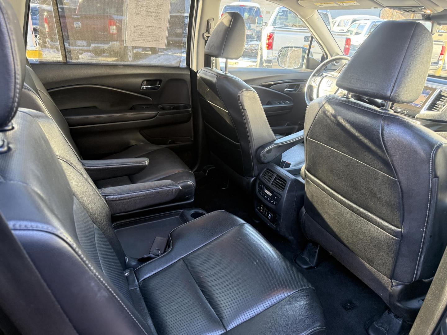 2018 Black /Black Honda Pilot Elite 4WD (5FNYF6H08JB) with an 3.5L V6 SOHC 24V engine, Automatic transmission, located at 547 E. Main St., Orwell, OH, 44076, (440) 437-5893, 41.535435, -80.847855 - One Owner ---- 2018 Honda Pilot Elite AWD – Luxury, Advanced Safety, and Family-Friendly Versatility Upgrade your family’s driving experience with this 2018 Honda Pilot Elite AWD. Powered by a robust 3.5L Earthdreams V6 engine and a smooth 9-speed automatic transmission, this SUV offers both - Photo#46