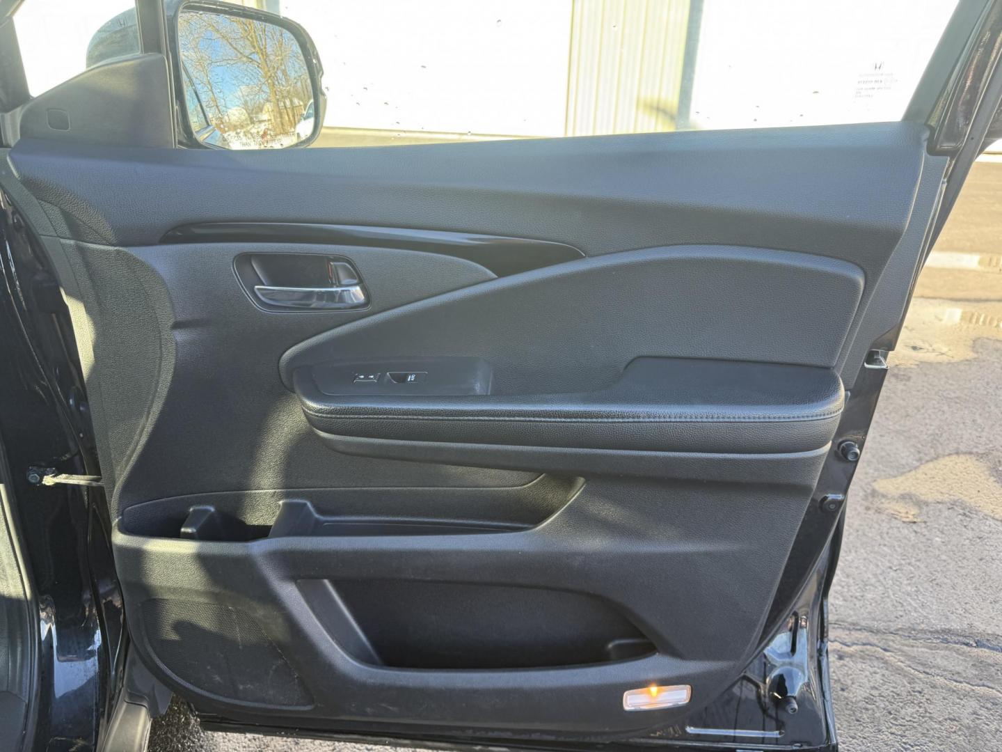 2018 Black /Black Honda Pilot Elite 4WD (5FNYF6H08JB) with an 3.5L V6 SOHC 24V engine, Automatic transmission, located at 547 E. Main St., Orwell, OH, 44076, (440) 437-5893, 41.535435, -80.847855 - One Owner ---- 2018 Honda Pilot Elite AWD – Luxury, Advanced Safety, and Family-Friendly Versatility Upgrade your family’s driving experience with this 2018 Honda Pilot Elite AWD. Powered by a robust 3.5L Earthdreams V6 engine and a smooth 9-speed automatic transmission, this SUV offers both - Photo#52