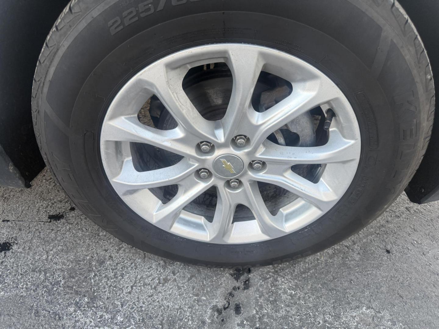 2019 White /White Chevrolet Equinox LS AWD (3GNAXSEV9KS) with an 1.5L I4 DOHC 16V TURBO engine, Automatic transmission, located at 547 E. Main St., Orwell, OH, 44076, (440) 437-5893, 41.535435, -80.847855 - One Owner ---- 2019 Chevrolet Equinox LS AWD – Efficient, Versatile, and Connected for Everyday Driving Enjoy the perfect blend of fuel efficiency, capability, and modern technology with this 2019 Chevrolet Equinox LS AWD. Featuring a responsive 1.5L Turbocharged EcoTec I4 engine paired with a - Photo#4