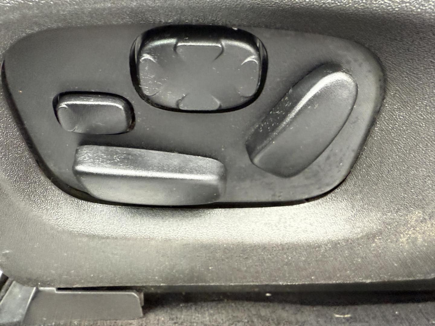 2016 Black /Black Lincoln MKS Elite EcoBoost AWD (1LNHL9FT6GG) with an 3.5L V6 DOHC 24V TWIN TURBO engine, Automatic transmission, located at 11115 Chardon Rd. , Chardon, OH, 44024, (440) 214-9705, 41.580246, -81.241943 - 2016 Lincoln MKS Elite AWD – Luxurious Performance, Cutting-Edge Technology, and Unmatched Comfort Experience the pinnacle of luxury and performance in this 2016 Lincoln MKS Elite AWD. Powered by a potent 3.5L Twin Turbo EcoBoost V6 engine paired with a smooth 6-speed automatic transmission, th - Photo#17