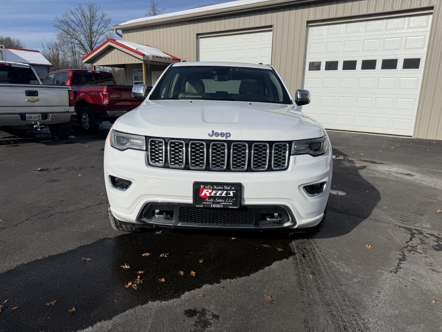 2020 White /Brown Jeep Grand Cherokee Overland 4WD (1C4RJFCG0LC) with an 3.6L V6 DOHC 24V engine, Automatic transmission, located at 547 E. Main St., Orwell, OH, 44076, (440) 437-5893, 41.535435, -80.847855 - 2020 Jeep Grand Cherokee Overland 4WD – Premium Luxury, Off-Road Capability, and Advanced Safety Elevate your driving experience with this 2020 Jeep Grand Cherokee Overland. Powered by a robust 3.6L Pentastar V6 engine and an 8-speed automatic transmission, this SUV offers a refined blend of po - Photo#1