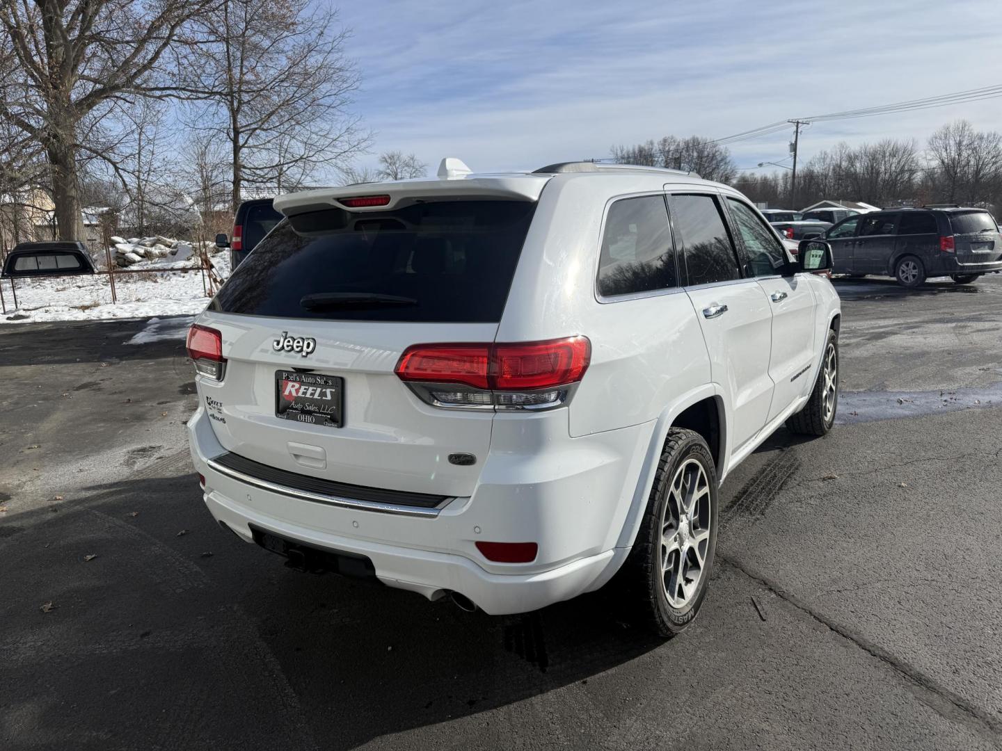 2020 White /Brown Jeep Grand Cherokee Overland 4WD (1C4RJFCG0LC) with an 3.6L V6 DOHC 24V engine, Automatic transmission, located at 547 E. Main St., Orwell, OH, 44076, (440) 437-5893, 41.535435, -80.847855 - 2020 Jeep Grand Cherokee Overland 4WD – Premium Luxury, Off-Road Capability, and Advanced Safety Elevate your driving experience with this 2020 Jeep Grand Cherokee Overland. Powered by a robust 3.6L Pentastar V6 engine and an 8-speed automatic transmission, this SUV offers a refined blend of po - Photo#7