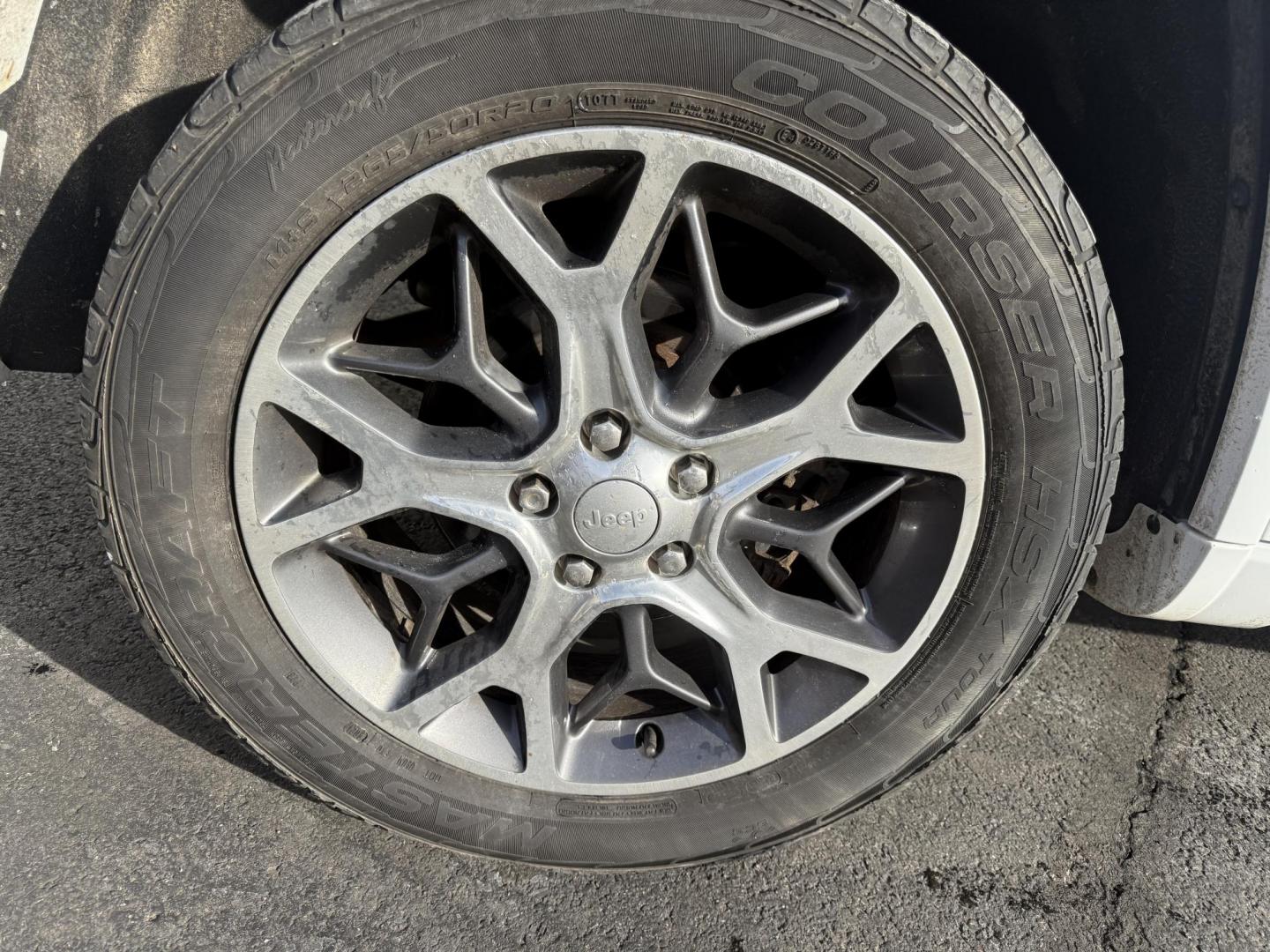 2020 White /Brown Jeep Grand Cherokee Overland 4WD (1C4RJFCG0LC) with an 3.6L V6 DOHC 24V engine, Automatic transmission, located at 547 E. Main St., Orwell, OH, 44076, (440) 437-5893, 41.535435, -80.847855 - 2020 Jeep Grand Cherokee Overland 4WD – Premium Luxury, Off-Road Capability, and Advanced Safety Elevate your driving experience with this 2020 Jeep Grand Cherokee Overland. Powered by a robust 3.6L Pentastar V6 engine and an 8-speed automatic transmission, this SUV offers a refined blend of po - Photo#6