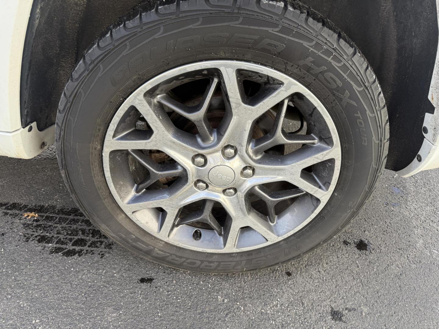 2020 White /Brown Jeep Grand Cherokee Overland 4WD (1C4RJFCG0LC) with an 3.6L V6 DOHC 24V engine, Automatic transmission, located at 547 E. Main St., Orwell, OH, 44076, (440) 437-5893, 41.535435, -80.847855 - 2020 Jeep Grand Cherokee Overland 4WD – Premium Luxury, Off-Road Capability, and Advanced Safety Elevate your driving experience with this 2020 Jeep Grand Cherokee Overland. Powered by a robust 3.6L Pentastar V6 engine and an 8-speed automatic transmission, this SUV offers a refined blend of po - Photo#12