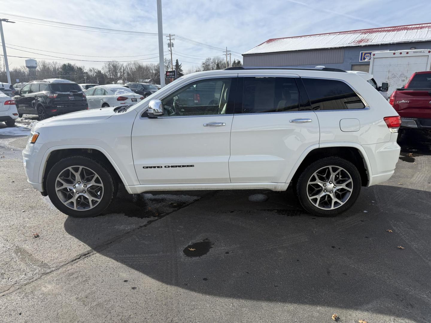 2020 White /Brown Jeep Grand Cherokee Overland 4WD (1C4RJFCG0LC) with an 3.6L V6 DOHC 24V engine, Automatic transmission, located at 547 E. Main St., Orwell, OH, 44076, (440) 437-5893, 41.535435, -80.847855 - 2020 Jeep Grand Cherokee Overland 4WD – Premium Luxury, Off-Road Capability, and Advanced Safety Elevate your driving experience with this 2020 Jeep Grand Cherokee Overland. Powered by a robust 3.6L Pentastar V6 engine and an 8-speed automatic transmission, this SUV offers a refined blend of po - Photo#13