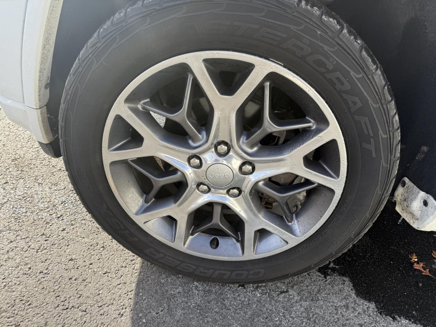 2020 White /Brown Jeep Grand Cherokee Overland 4WD (1C4RJFCG0LC) with an 3.6L V6 DOHC 24V engine, Automatic transmission, located at 547 E. Main St., Orwell, OH, 44076, (440) 437-5893, 41.535435, -80.847855 - 2020 Jeep Grand Cherokee Overland 4WD – Premium Luxury, Off-Road Capability, and Advanced Safety Elevate your driving experience with this 2020 Jeep Grand Cherokee Overland. Powered by a robust 3.6L Pentastar V6 engine and an 8-speed automatic transmission, this SUV offers a refined blend of po - Photo#14