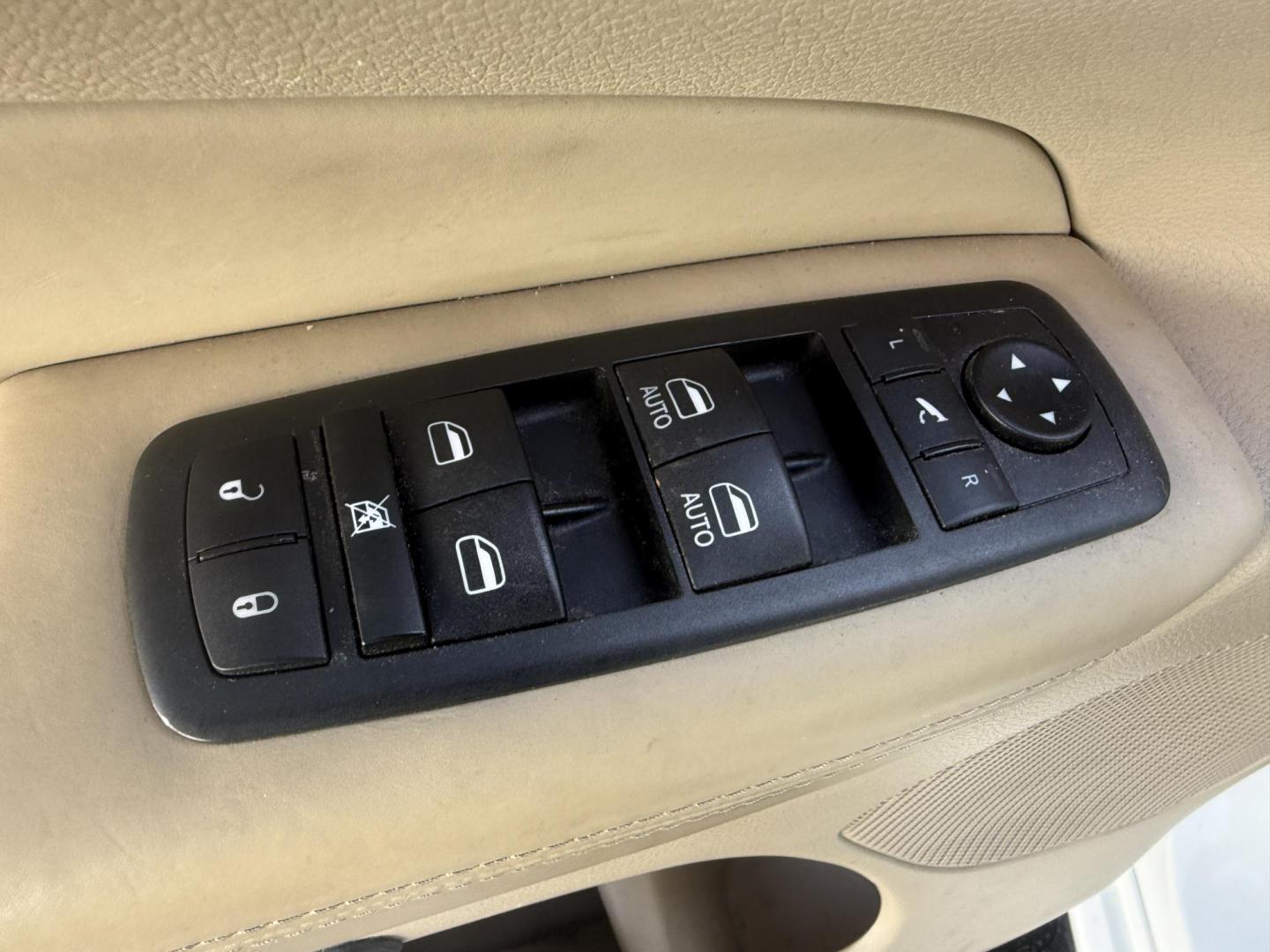 2020 White /Brown Jeep Grand Cherokee Overland 4WD (1C4RJFCG0LC) with an 3.6L V6 DOHC 24V engine, Automatic transmission, located at 547 E. Main St., Orwell, OH, 44076, (440) 437-5893, 41.535435, -80.847855 - 2020 Jeep Grand Cherokee Overland 4WD – Premium Luxury, Off-Road Capability, and Advanced Safety Elevate your driving experience with this 2020 Jeep Grand Cherokee Overland. Powered by a robust 3.6L Pentastar V6 engine and an 8-speed automatic transmission, this SUV offers a refined blend of po - Photo#18