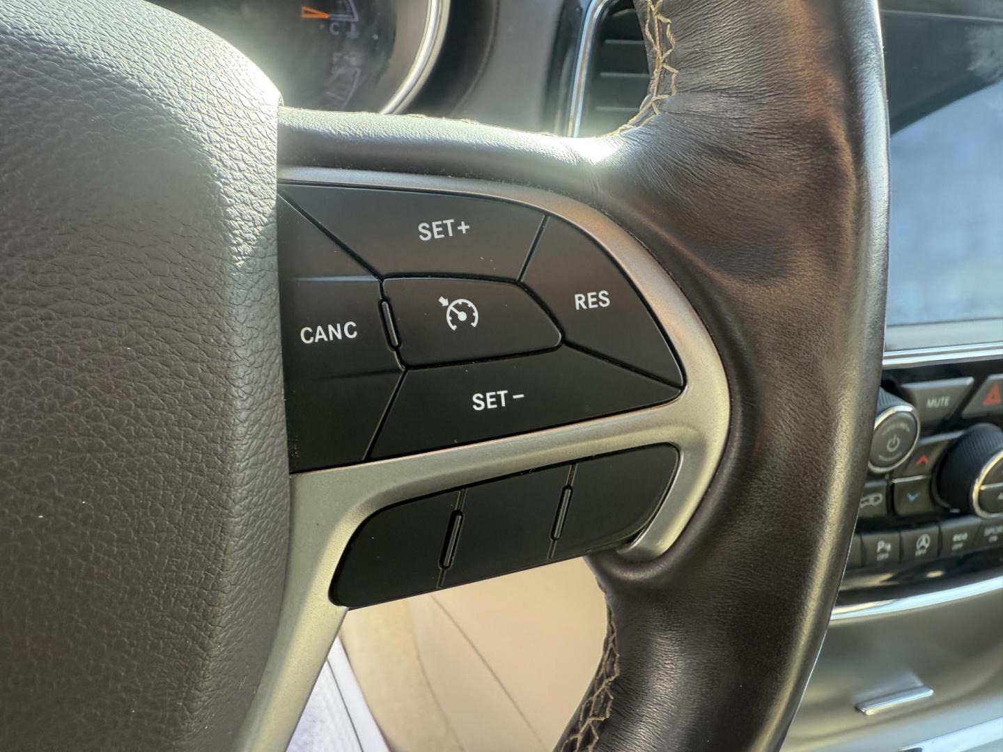 2020 White /Brown Jeep Grand Cherokee Overland 4WD (1C4RJFCG0LC) with an 3.6L V6 DOHC 24V engine, Automatic transmission, located at 547 E. Main St., Orwell, OH, 44076, (440) 437-5893, 41.535435, -80.847855 - 2020 Jeep Grand Cherokee Overland 4WD – Premium Luxury, Off-Road Capability, and Advanced Safety Elevate your driving experience with this 2020 Jeep Grand Cherokee Overland. Powered by a robust 3.6L Pentastar V6 engine and an 8-speed automatic transmission, this SUV offers a refined blend of po - Photo#26