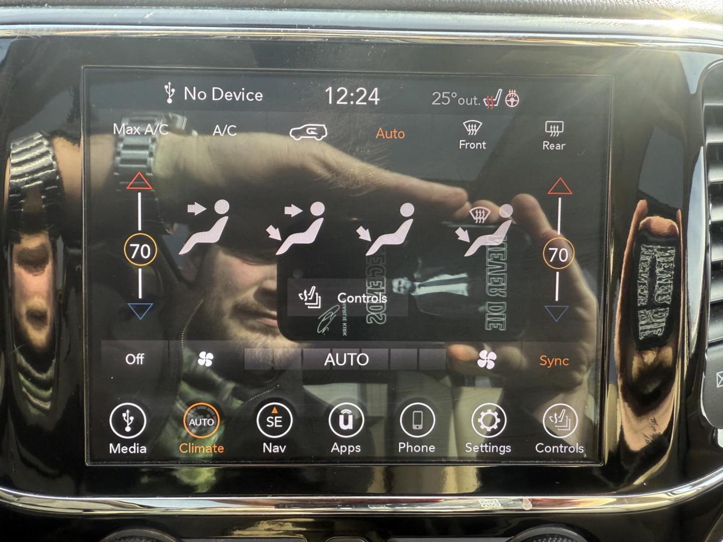 2020 White /Brown Jeep Grand Cherokee Overland 4WD (1C4RJFCG0LC) with an 3.6L V6 DOHC 24V engine, Automatic transmission, located at 547 E. Main St., Orwell, OH, 44076, (440) 437-5893, 41.535435, -80.847855 - 2020 Jeep Grand Cherokee Overland 4WD – Premium Luxury, Off-Road Capability, and Advanced Safety Elevate your driving experience with this 2020 Jeep Grand Cherokee Overland. Powered by a robust 3.6L Pentastar V6 engine and an 8-speed automatic transmission, this SUV offers a refined blend of po - Photo#31