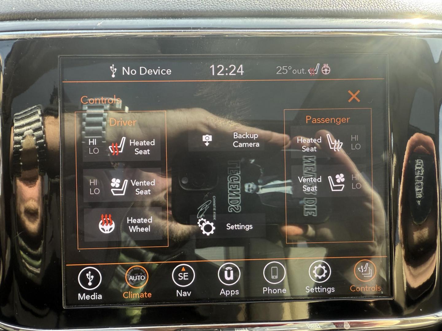 2020 White /Brown Jeep Grand Cherokee Overland 4WD (1C4RJFCG0LC) with an 3.6L V6 DOHC 24V engine, Automatic transmission, located at 547 E. Main St., Orwell, OH, 44076, (440) 437-5893, 41.535435, -80.847855 - 2020 Jeep Grand Cherokee Overland 4WD – Premium Luxury, Off-Road Capability, and Advanced Safety Elevate your driving experience with this 2020 Jeep Grand Cherokee Overland. Powered by a robust 3.6L Pentastar V6 engine and an 8-speed automatic transmission, this SUV offers a refined blend of po - Photo#32