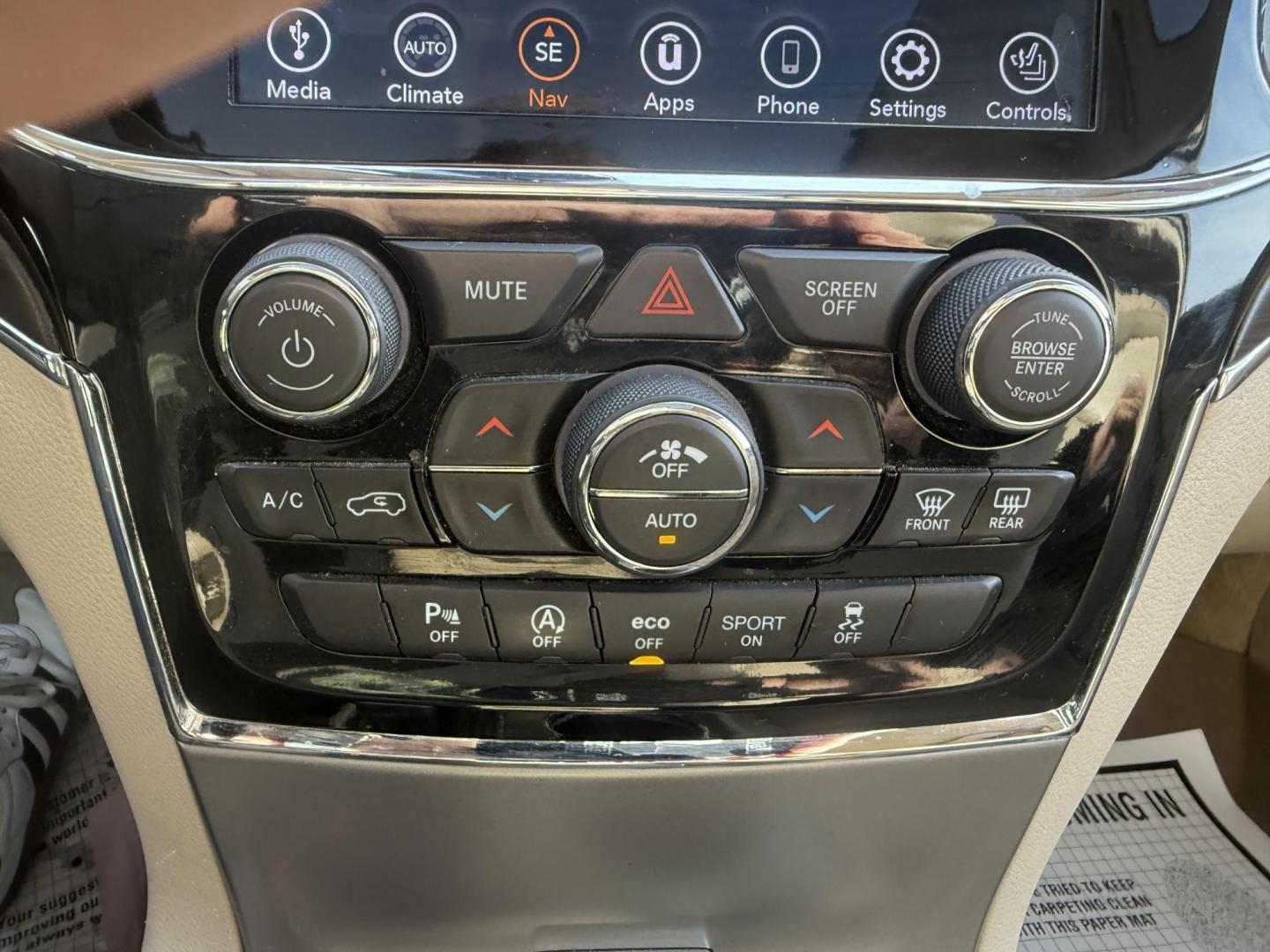 2020 White /Brown Jeep Grand Cherokee Overland 4WD (1C4RJFCG0LC) with an 3.6L V6 DOHC 24V engine, Automatic transmission, located at 547 E. Main St., Orwell, OH, 44076, (440) 437-5893, 41.535435, -80.847855 - 2020 Jeep Grand Cherokee Overland 4WD – Premium Luxury, Off-Road Capability, and Advanced Safety Elevate your driving experience with this 2020 Jeep Grand Cherokee Overland. Powered by a robust 3.6L Pentastar V6 engine and an 8-speed automatic transmission, this SUV offers a refined blend of po - Photo#35