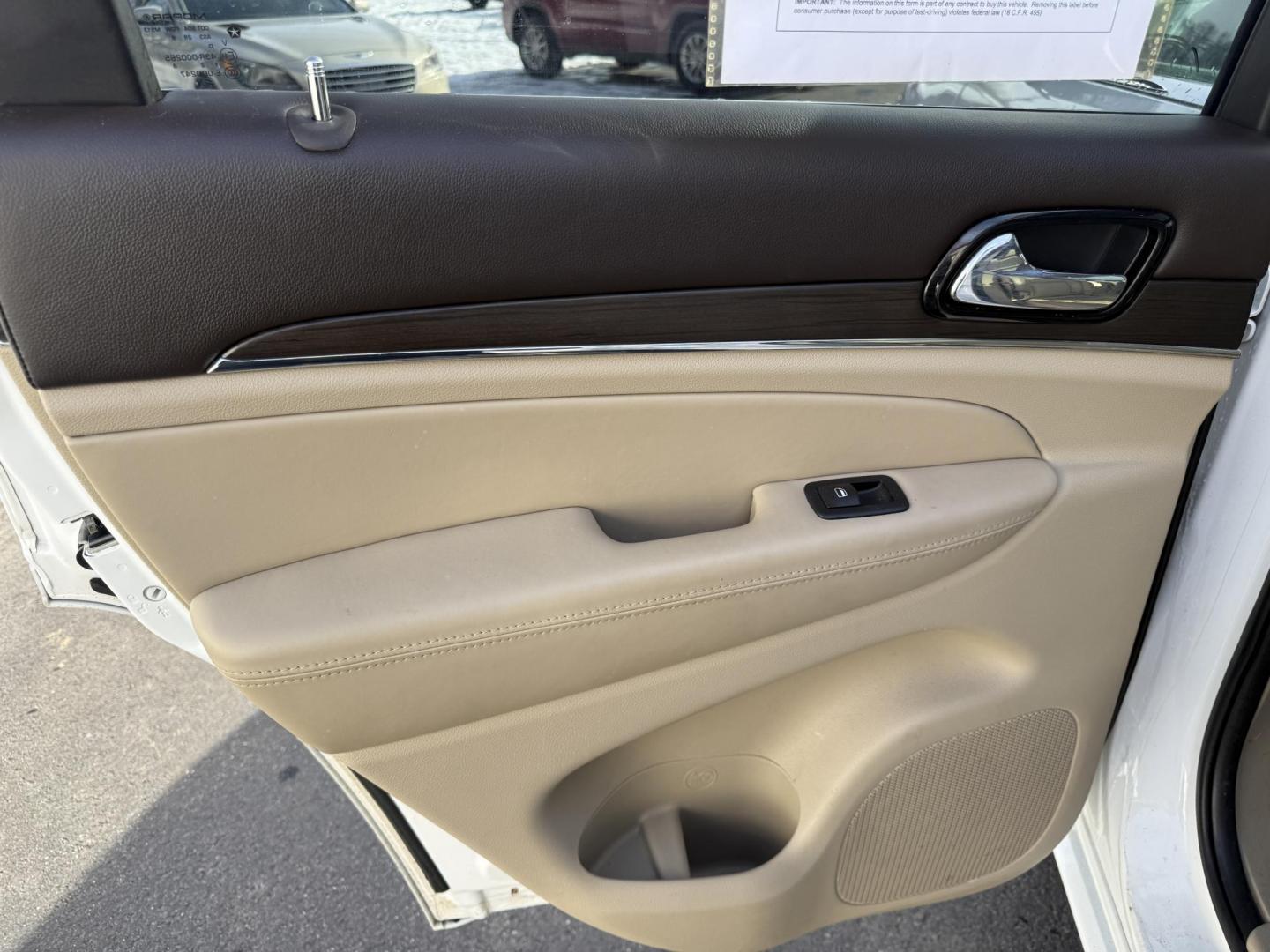 2020 White /Brown Jeep Grand Cherokee Overland 4WD (1C4RJFCG0LC) with an 3.6L V6 DOHC 24V engine, Automatic transmission, located at 547 E. Main St., Orwell, OH, 44076, (440) 437-5893, 41.535435, -80.847855 - 2020 Jeep Grand Cherokee Overland 4WD – Premium Luxury, Off-Road Capability, and Advanced Safety Elevate your driving experience with this 2020 Jeep Grand Cherokee Overland. Powered by a robust 3.6L Pentastar V6 engine and an 8-speed automatic transmission, this SUV offers a refined blend of po - Photo#41