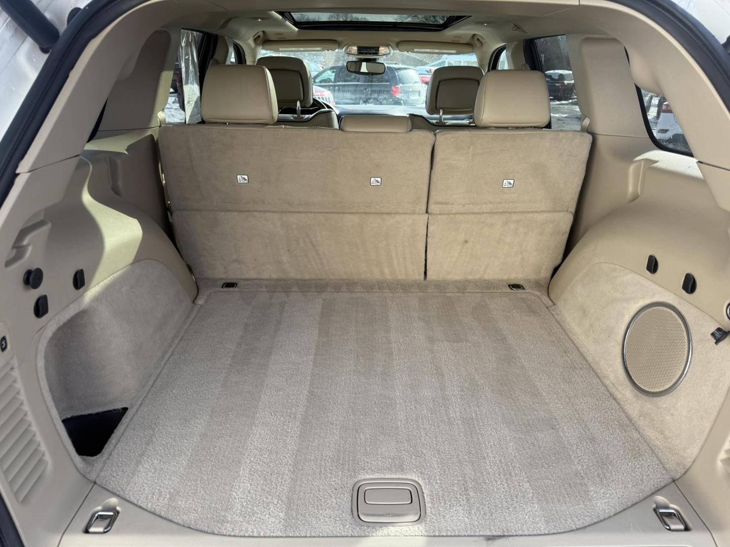 2020 White /Brown Jeep Grand Cherokee Overland 4WD (1C4RJFCG0LC) with an 3.6L V6 DOHC 24V engine, Automatic transmission, located at 547 E. Main St., Orwell, OH, 44076, (440) 437-5893, 41.535435, -80.847855 - 2020 Jeep Grand Cherokee Overland 4WD – Premium Luxury, Off-Road Capability, and Advanced Safety Elevate your driving experience with this 2020 Jeep Grand Cherokee Overland. Powered by a robust 3.6L Pentastar V6 engine and an 8-speed automatic transmission, this SUV offers a refined blend of po - Photo#44