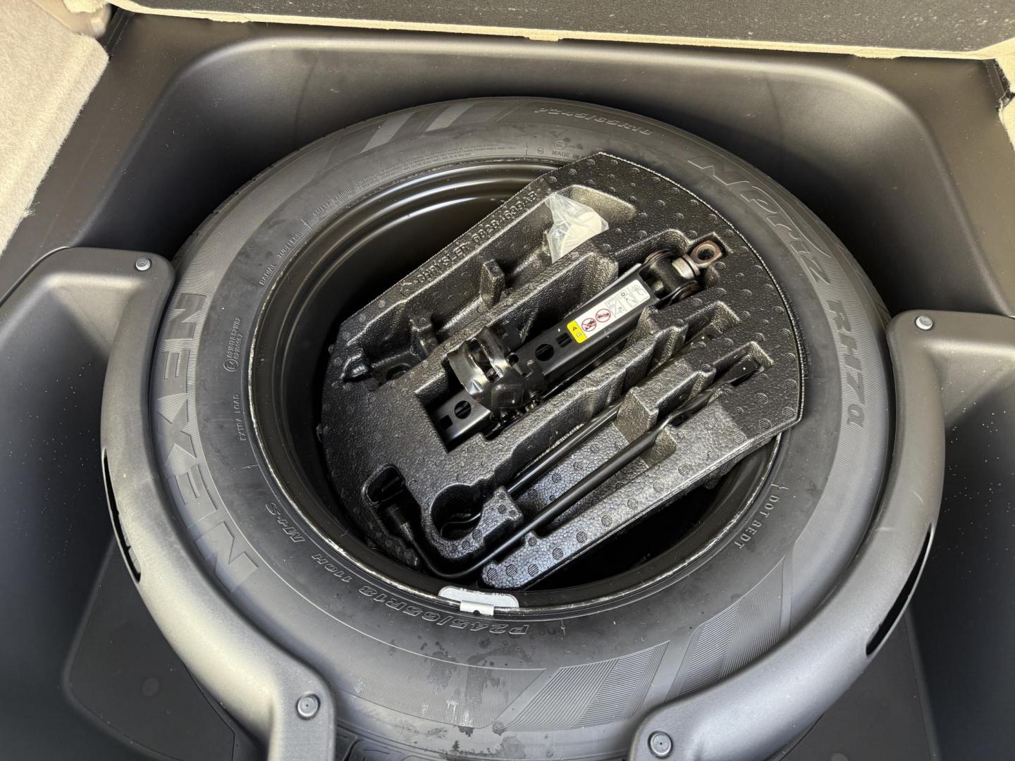 2020 White /Brown Jeep Grand Cherokee Overland 4WD (1C4RJFCG0LC) with an 3.6L V6 DOHC 24V engine, Automatic transmission, located at 547 E. Main St., Orwell, OH, 44076, (440) 437-5893, 41.535435, -80.847855 - 2020 Jeep Grand Cherokee Overland 4WD – Premium Luxury, Off-Road Capability, and Advanced Safety Elevate your driving experience with this 2020 Jeep Grand Cherokee Overland. Powered by a robust 3.6L Pentastar V6 engine and an 8-speed automatic transmission, this SUV offers a refined blend of po - Photo#46