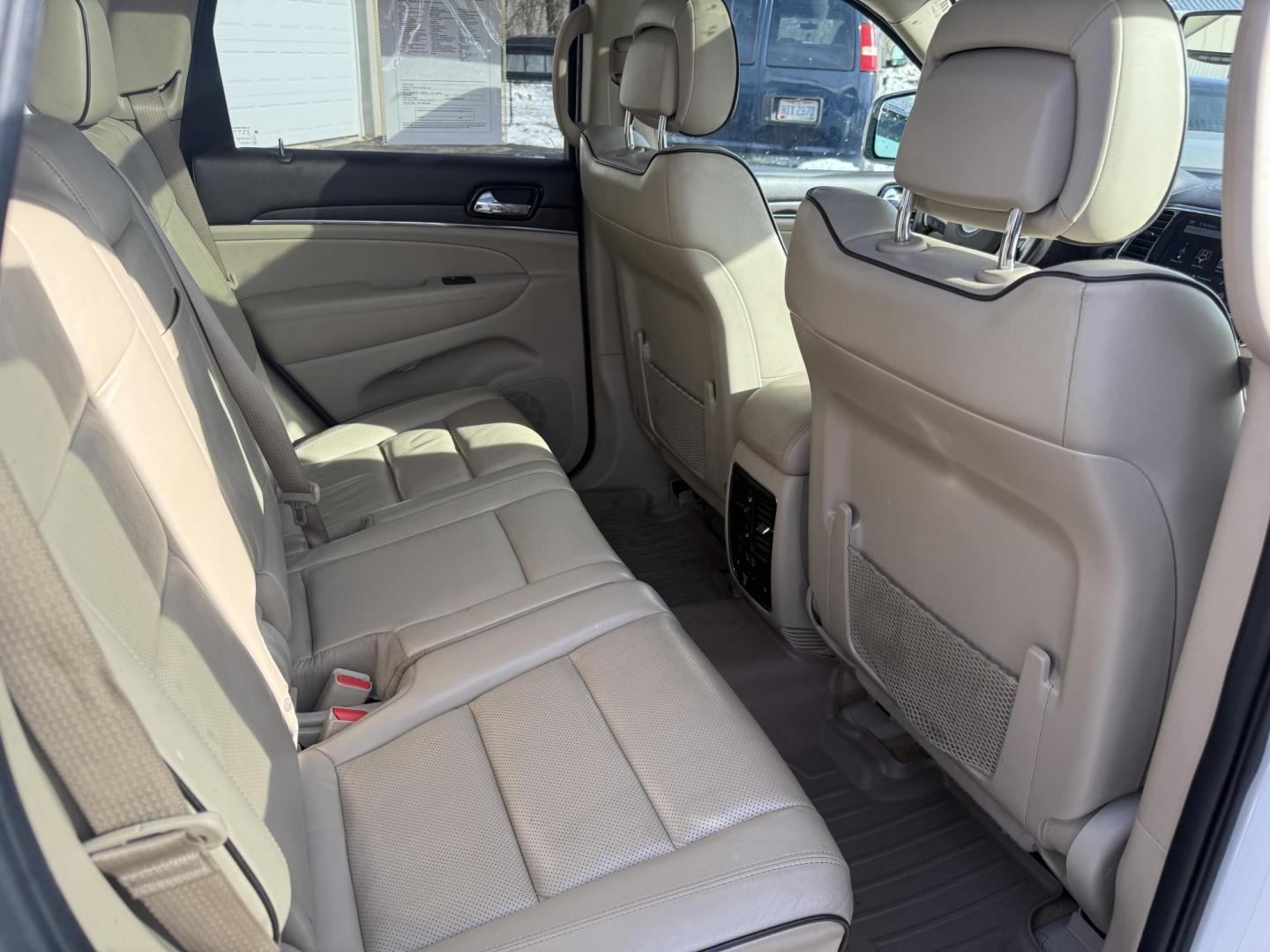 2020 White /Brown Jeep Grand Cherokee Overland 4WD (1C4RJFCG0LC) with an 3.6L V6 DOHC 24V engine, Automatic transmission, located at 547 E. Main St., Orwell, OH, 44076, (440) 437-5893, 41.535435, -80.847855 - 2020 Jeep Grand Cherokee Overland 4WD – Premium Luxury, Off-Road Capability, and Advanced Safety Elevate your driving experience with this 2020 Jeep Grand Cherokee Overland. Powered by a robust 3.6L Pentastar V6 engine and an 8-speed automatic transmission, this SUV offers a refined blend of po - Photo#47