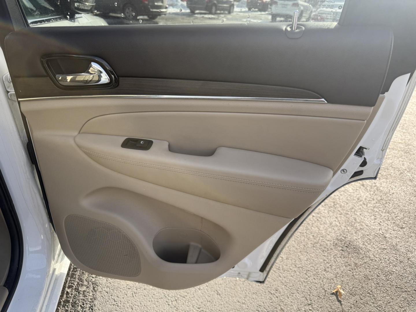 2020 White /Brown Jeep Grand Cherokee Overland 4WD (1C4RJFCG0LC) with an 3.6L V6 DOHC 24V engine, Automatic transmission, located at 547 E. Main St., Orwell, OH, 44076, (440) 437-5893, 41.535435, -80.847855 - 2020 Jeep Grand Cherokee Overland 4WD – Premium Luxury, Off-Road Capability, and Advanced Safety Elevate your driving experience with this 2020 Jeep Grand Cherokee Overland. Powered by a robust 3.6L Pentastar V6 engine and an 8-speed automatic transmission, this SUV offers a refined blend of po - Photo#48