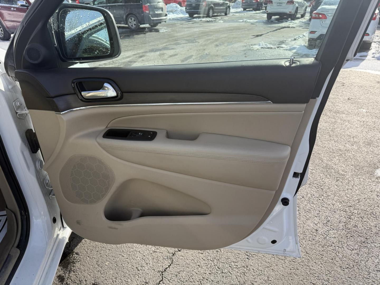 2020 White /Brown Jeep Grand Cherokee Overland 4WD (1C4RJFCG0LC) with an 3.6L V6 DOHC 24V engine, Automatic transmission, located at 547 E. Main St., Orwell, OH, 44076, (440) 437-5893, 41.535435, -80.847855 - 2020 Jeep Grand Cherokee Overland 4WD – Premium Luxury, Off-Road Capability, and Advanced Safety Elevate your driving experience with this 2020 Jeep Grand Cherokee Overland. Powered by a robust 3.6L Pentastar V6 engine and an 8-speed automatic transmission, this SUV offers a refined blend of po - Photo#54