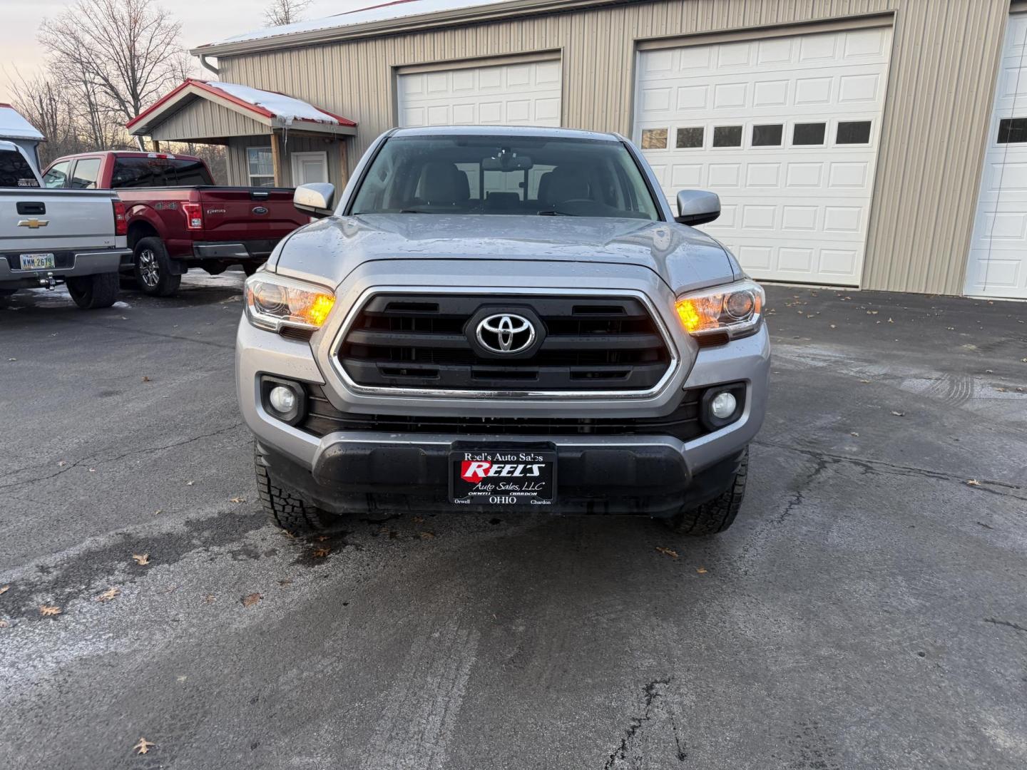 2016 Silver /Black Toyota Tacoma SR5 Double Cab Short Bed V6 5AT 4WD (3TMCZ5AN1GM) with an 3.5L V6 DOHC 24V engine, Automatic transmission, located at 547 E. Main St., Orwell, OH, 44076, (440) 437-5893, 41.535435, -80.847855 - 2016 Toyota Tacoma SR5 Crew Cab 4WD – Rugged Power, Reliability, and Versatile Performance Take on any adventure with confidence in this 2016 Toyota Tacoma SR5 Crew Cab 4WD. Powered by a durable 3.5L D-45 V6 engine and a smooth 6-speed automatic transmission, this truck delivers impressive perf - Photo#1