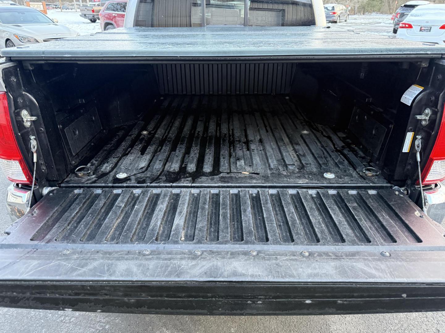 2016 Silver /Black Toyota Tacoma SR5 Double Cab Short Bed V6 5AT 4WD (3TMCZ5AN1GM) with an 3.5L V6 DOHC 24V engine, Automatic transmission, located at 547 E. Main St., Orwell, OH, 44076, (440) 437-5893, 41.535435, -80.847855 - 2016 Toyota Tacoma SR5 Crew Cab 4WD – Rugged Power, Reliability, and Versatile Performance Take on any adventure with confidence in this 2016 Toyota Tacoma SR5 Crew Cab 4WD. Powered by a durable 3.5L D-45 V6 engine and a smooth 6-speed automatic transmission, this truck delivers impressive perf - Photo#8