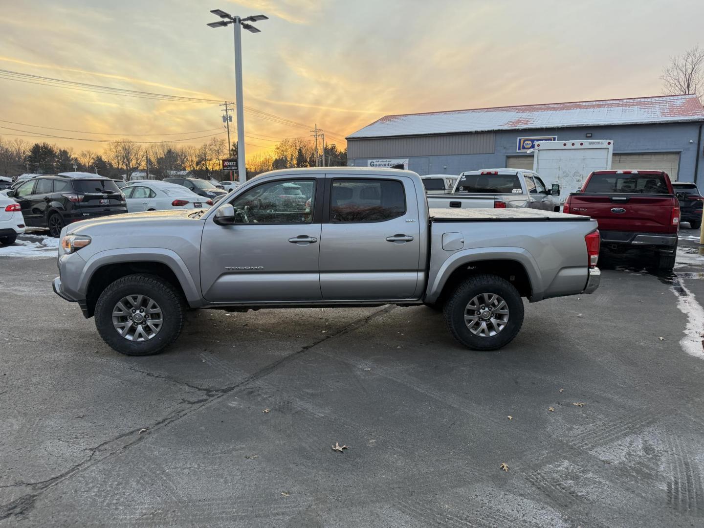2016 Silver /Black Toyota Tacoma SR5 Double Cab Short Bed V6 5AT 4WD (3TMCZ5AN1GM) with an 3.5L V6 DOHC 24V engine, Automatic transmission, located at 547 E. Main St., Orwell, OH, 44076, (440) 437-5893, 41.535435, -80.847855 - 2016 Toyota Tacoma SR5 Crew Cab 4WD – Rugged Power, Reliability, and Versatile Performance Take on any adventure with confidence in this 2016 Toyota Tacoma SR5 Crew Cab 4WD. Powered by a durable 3.5L D-45 V6 engine and a smooth 6-speed automatic transmission, this truck delivers impressive perf - Photo#13
