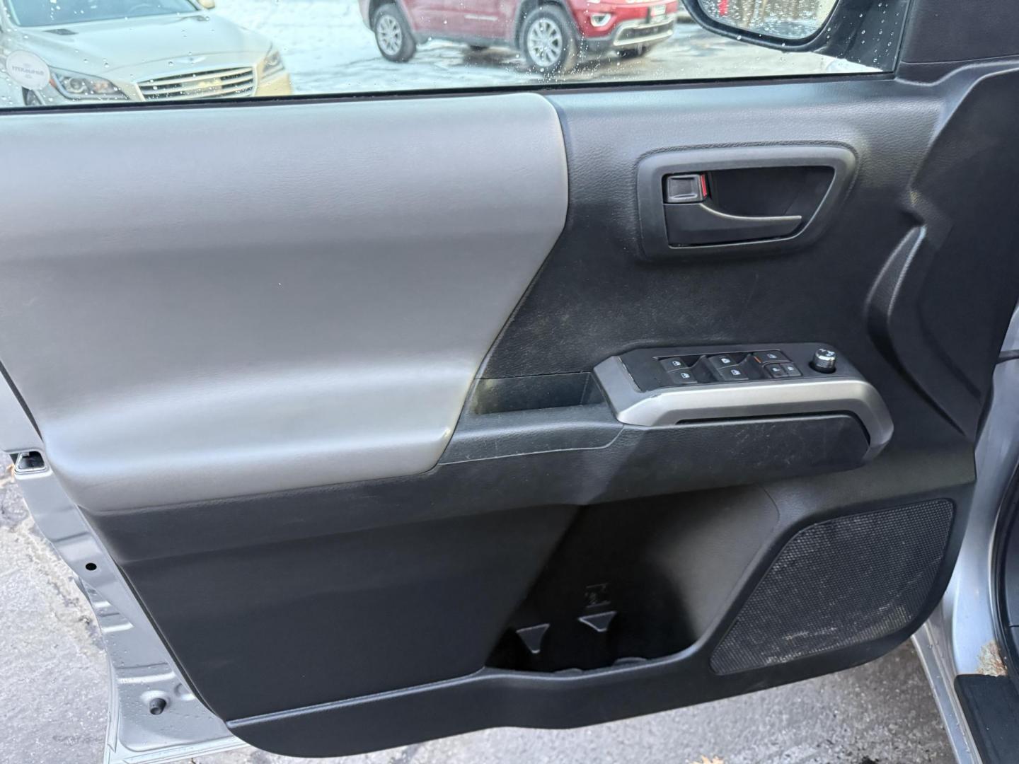 2016 Silver /Black Toyota Tacoma SR5 Double Cab Short Bed V6 5AT 4WD (3TMCZ5AN1GM) with an 3.5L V6 DOHC 24V engine, Automatic transmission, located at 547 E. Main St., Orwell, OH, 44076, (440) 437-5893, 41.535435, -80.847855 - 2016 Toyota Tacoma SR5 Crew Cab 4WD – Rugged Power, Reliability, and Versatile Performance Take on any adventure with confidence in this 2016 Toyota Tacoma SR5 Crew Cab 4WD. Powered by a durable 3.5L D-45 V6 engine and a smooth 6-speed automatic transmission, this truck delivers impressive perf - Photo#17