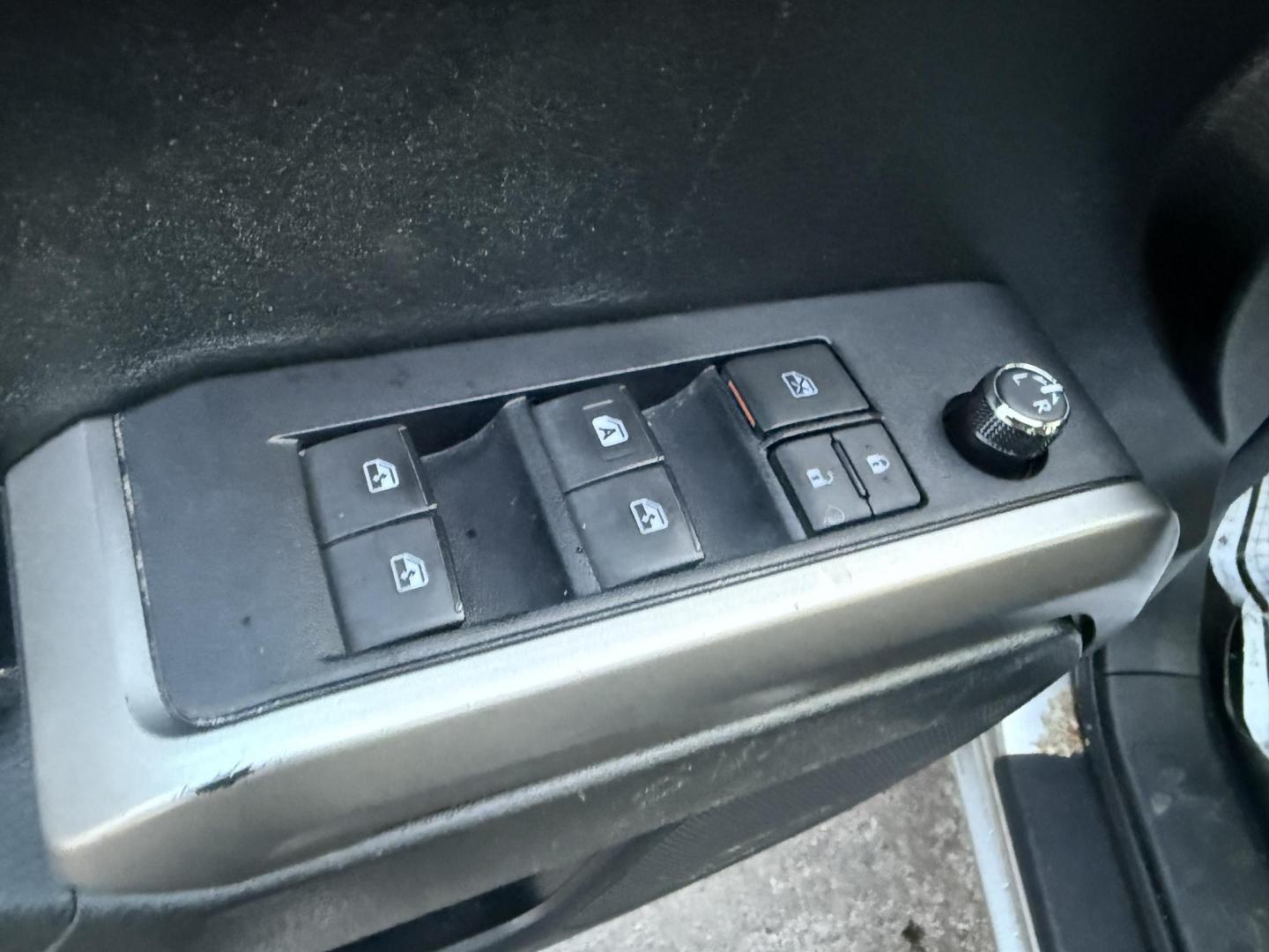 2016 Silver /Black Toyota Tacoma SR5 Double Cab Short Bed V6 5AT 4WD (3TMCZ5AN1GM) with an 3.5L V6 DOHC 24V engine, Automatic transmission, located at 547 E. Main St., Orwell, OH, 44076, (440) 437-5893, 41.535435, -80.847855 - 2016 Toyota Tacoma SR5 Crew Cab 4WD – Rugged Power, Reliability, and Versatile Performance Take on any adventure with confidence in this 2016 Toyota Tacoma SR5 Crew Cab 4WD. Powered by a durable 3.5L D-45 V6 engine and a smooth 6-speed automatic transmission, this truck delivers impressive perf - Photo#18