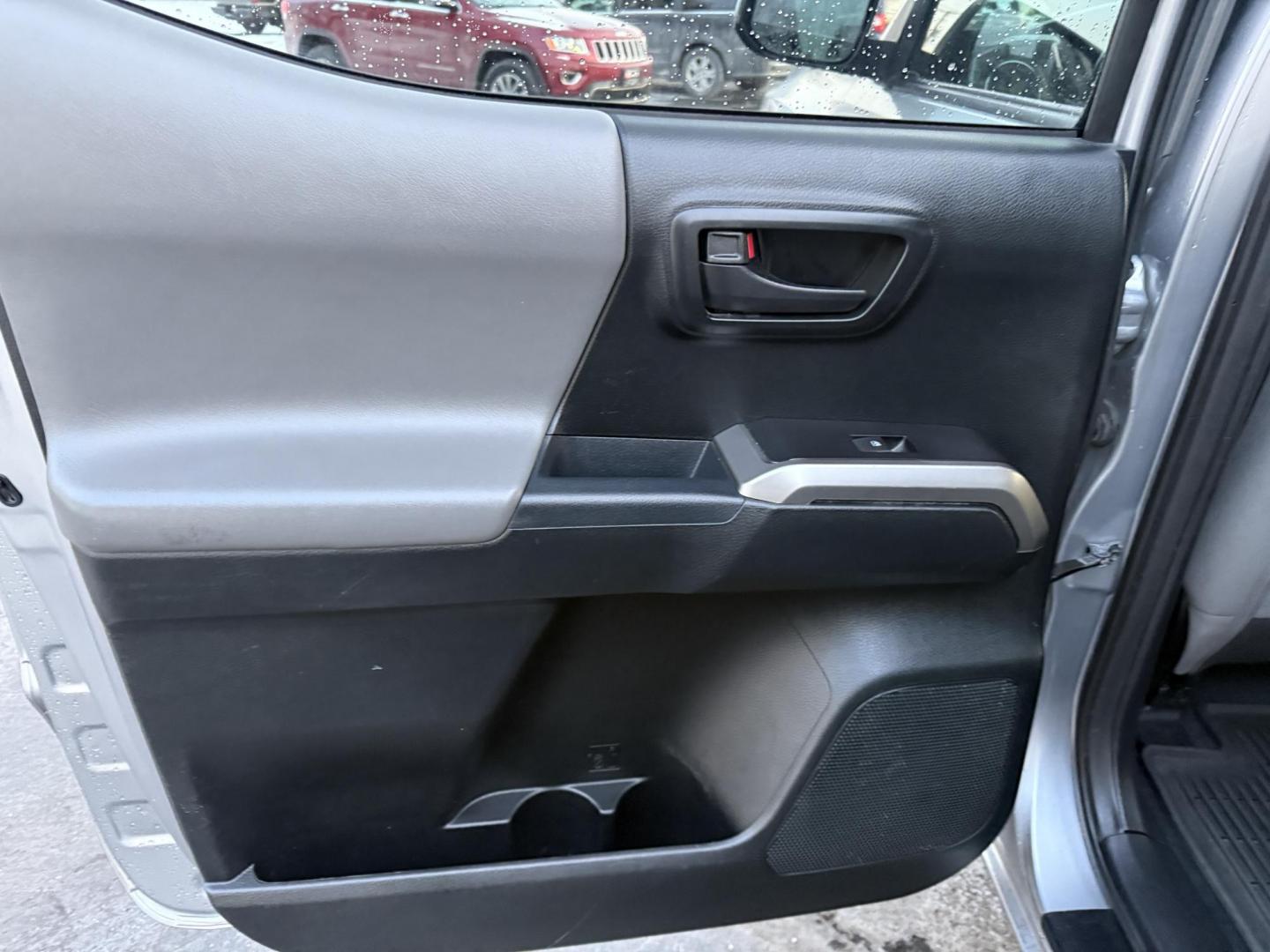 2016 Silver /Black Toyota Tacoma SR5 Double Cab Short Bed V6 5AT 4WD (3TMCZ5AN1GM) with an 3.5L V6 DOHC 24V engine, Automatic transmission, located at 547 E. Main St., Orwell, OH, 44076, (440) 437-5893, 41.535435, -80.847855 - 2016 Toyota Tacoma SR5 Crew Cab 4WD – Rugged Power, Reliability, and Versatile Performance Take on any adventure with confidence in this 2016 Toyota Tacoma SR5 Crew Cab 4WD. Powered by a durable 3.5L D-45 V6 engine and a smooth 6-speed automatic transmission, this truck delivers impressive perf - Photo#31