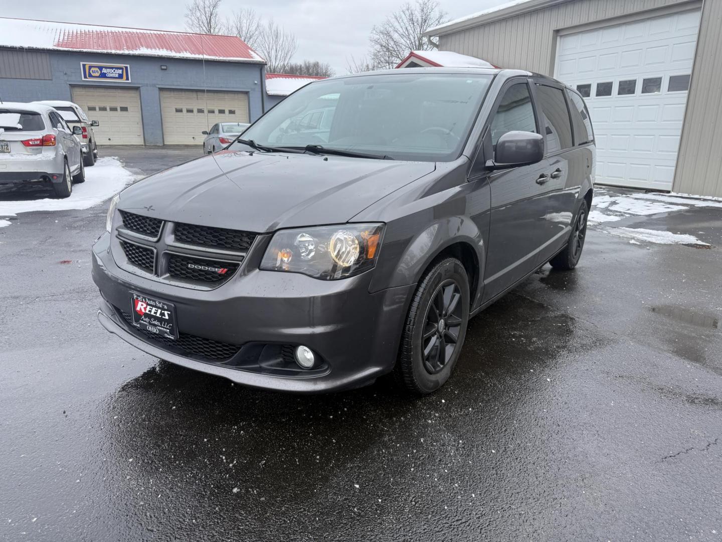 2018 Gray /Black Dodge Grand Caravan GT (2C4RDGEG0JR) with an 3.6L V6 DOHC 24V FFV engine, Automatic transmission, located at 547 E. Main St., Orwell, OH, 44076, (440) 437-5893, 41.535435, -80.847855 - One Owner ---- 2018 Dodge Grand Caravan GT – Versatile Family Cruiser with Premium Comfort and Tech Experience the perfect blend of practicality, comfort, and technology with this 2018 Dodge Grand Caravan GT. Powered by a reliable 3.6L Pentastar V6 engine and a smooth 6-speed automatic transmis - Photo#0