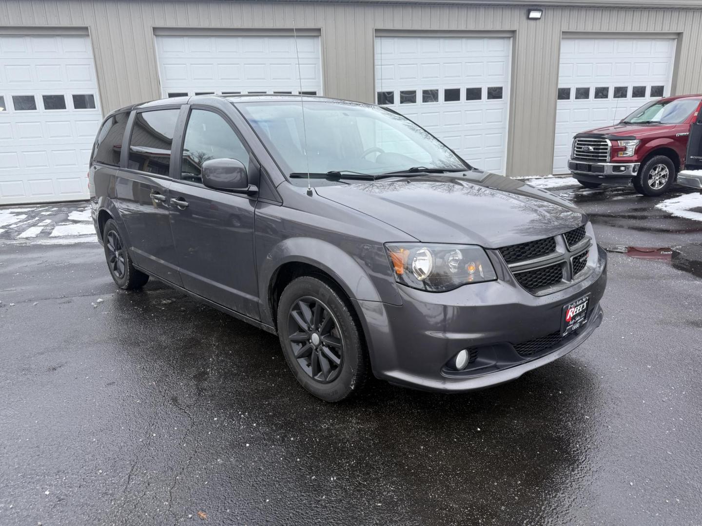 2018 Gray /Black Dodge Grand Caravan GT (2C4RDGEG0JR) with an 3.6L V6 DOHC 24V FFV engine, Automatic transmission, located at 547 E. Main St., Orwell, OH, 44076, (440) 437-5893, 41.535435, -80.847855 - One Owner ---- 2018 Dodge Grand Caravan GT – Versatile Family Cruiser with Premium Comfort and Tech Experience the perfect blend of practicality, comfort, and technology with this 2018 Dodge Grand Caravan GT. Powered by a reliable 3.6L Pentastar V6 engine and a smooth 6-speed automatic transmis - Photo#2