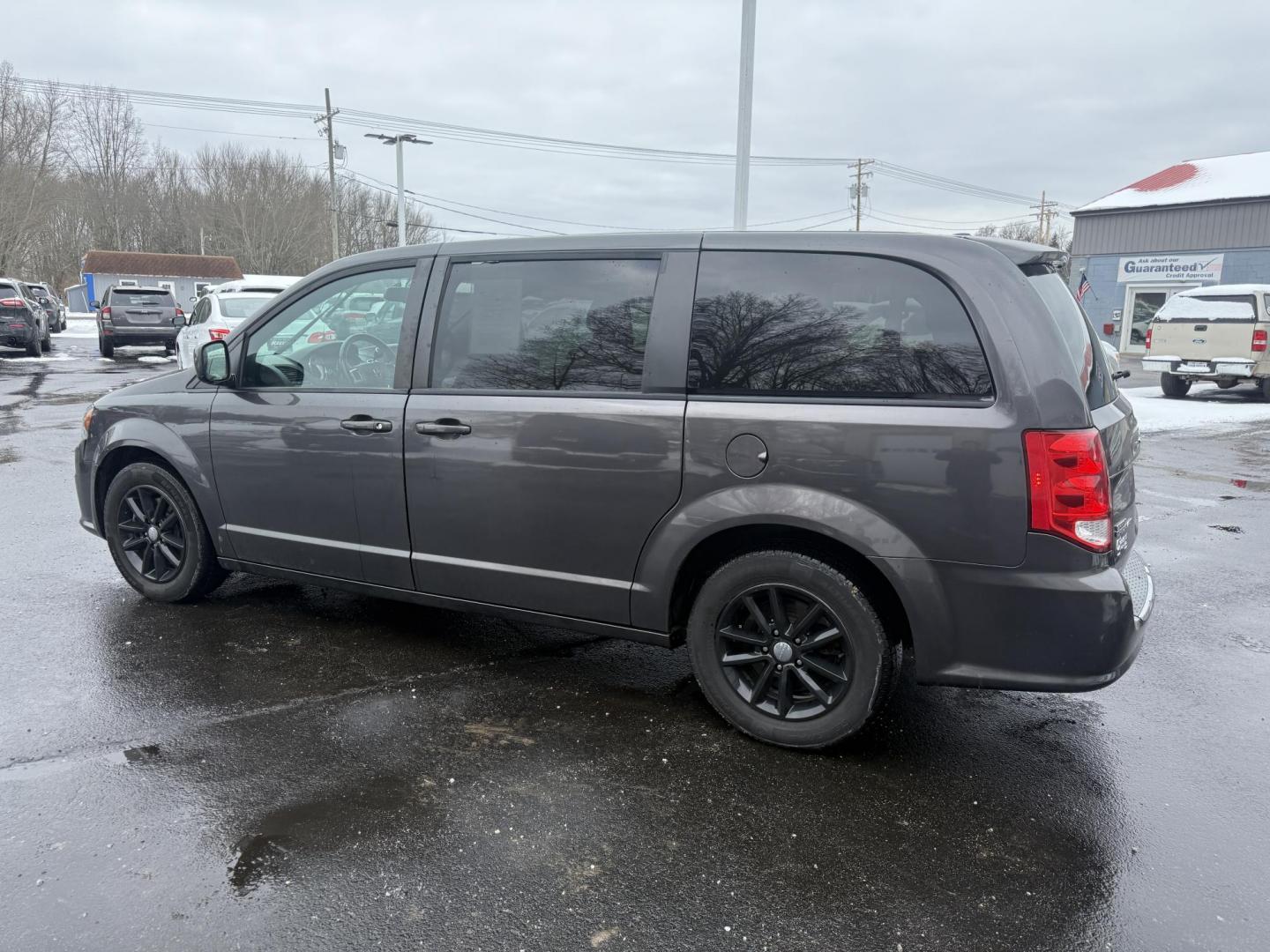 2018 Gray /Black Dodge Grand Caravan GT (2C4RDGEG0JR) with an 3.6L V6 DOHC 24V FFV engine, Automatic transmission, located at 547 E. Main St., Orwell, OH, 44076, (440) 437-5893, 41.535435, -80.847855 - One Owner ---- 2018 Dodge Grand Caravan GT – Versatile Family Cruiser with Premium Comfort and Tech Experience the perfect blend of practicality, comfort, and technology with this 2018 Dodge Grand Caravan GT. Powered by a reliable 3.6L Pentastar V6 engine and a smooth 6-speed automatic transmis - Photo#10