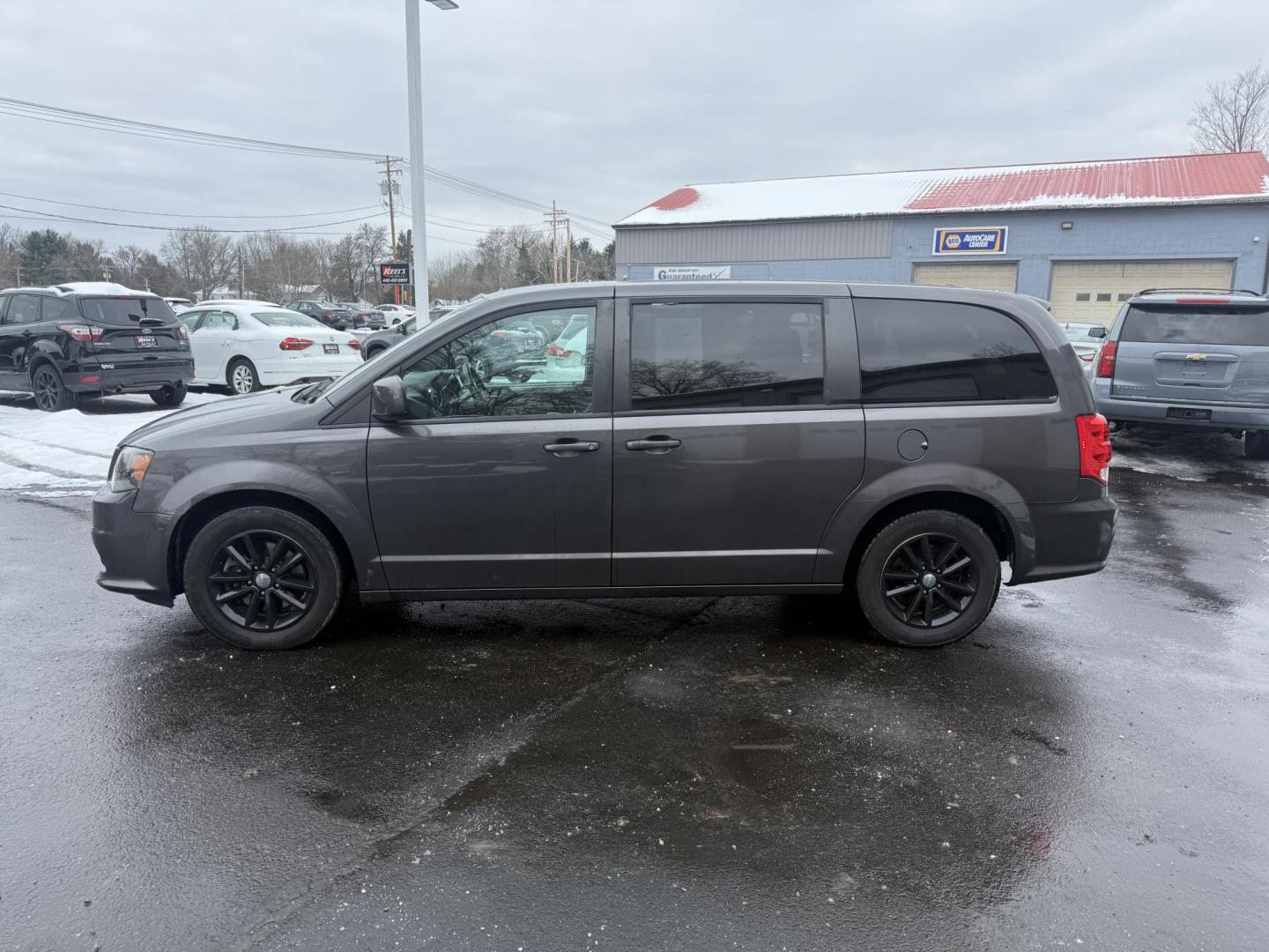 2018 Gray /Black Dodge Grand Caravan GT (2C4RDGEG0JR) with an 3.6L V6 DOHC 24V FFV engine, Automatic transmission, located at 547 E. Main St., Orwell, OH, 44076, (440) 437-5893, 41.535435, -80.847855 - One Owner ---- 2018 Dodge Grand Caravan GT – Versatile Family Cruiser with Premium Comfort and Tech Experience the perfect blend of practicality, comfort, and technology with this 2018 Dodge Grand Caravan GT. Powered by a reliable 3.6L Pentastar V6 engine and a smooth 6-speed automatic transmis - Photo#12