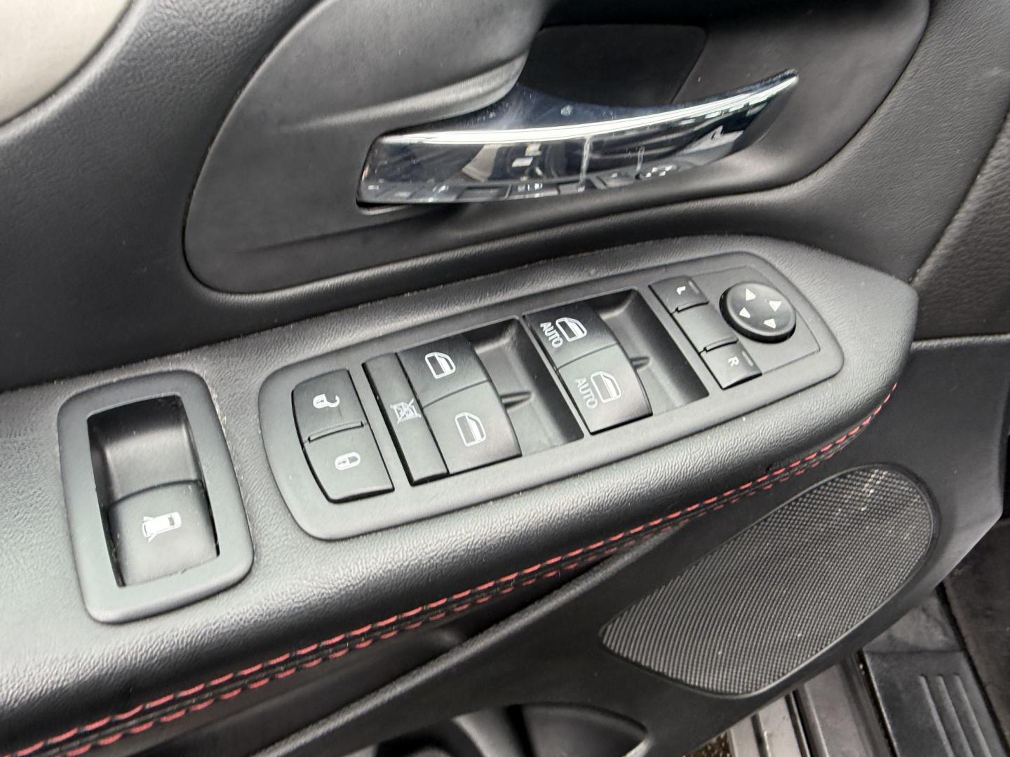 2018 Gray /Black Dodge Grand Caravan GT (2C4RDGEG0JR) with an 3.6L V6 DOHC 24V FFV engine, Automatic transmission, located at 547 E. Main St., Orwell, OH, 44076, (440) 437-5893, 41.535435, -80.847855 - One Owner ---- 2018 Dodge Grand Caravan GT – Versatile Family Cruiser with Premium Comfort and Tech Experience the perfect blend of practicality, comfort, and technology with this 2018 Dodge Grand Caravan GT. Powered by a reliable 3.6L Pentastar V6 engine and a smooth 6-speed automatic transmis - Photo#17