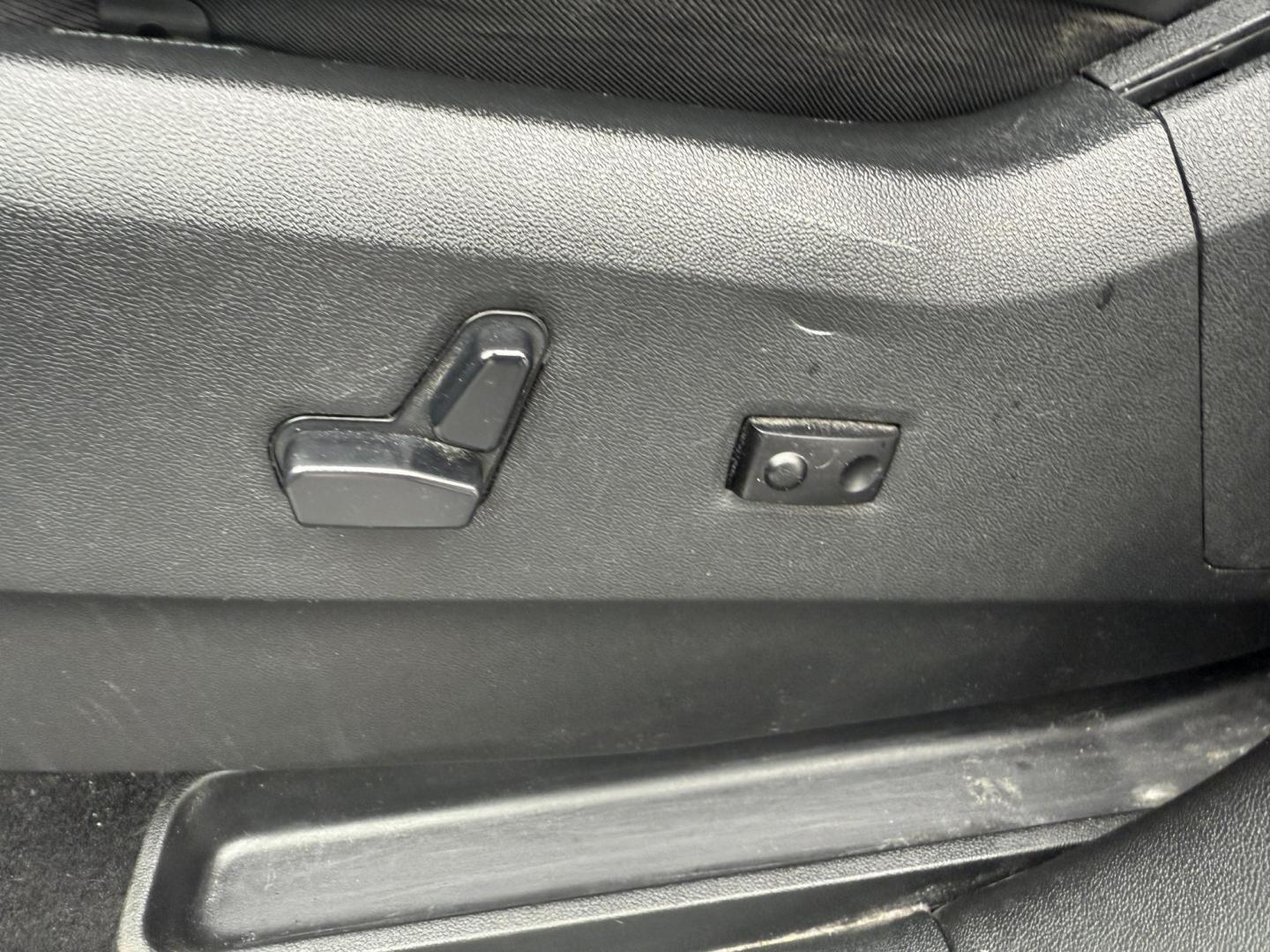 2018 Gray /Black Dodge Grand Caravan GT (2C4RDGEG0JR) with an 3.6L V6 DOHC 24V FFV engine, Automatic transmission, located at 547 E. Main St., Orwell, OH, 44076, (440) 437-5893, 41.535435, -80.847855 - One Owner ---- 2018 Dodge Grand Caravan GT – Versatile Family Cruiser with Premium Comfort and Tech Experience the perfect blend of practicality, comfort, and technology with this 2018 Dodge Grand Caravan GT. Powered by a reliable 3.6L Pentastar V6 engine and a smooth 6-speed automatic transmis - Photo#18