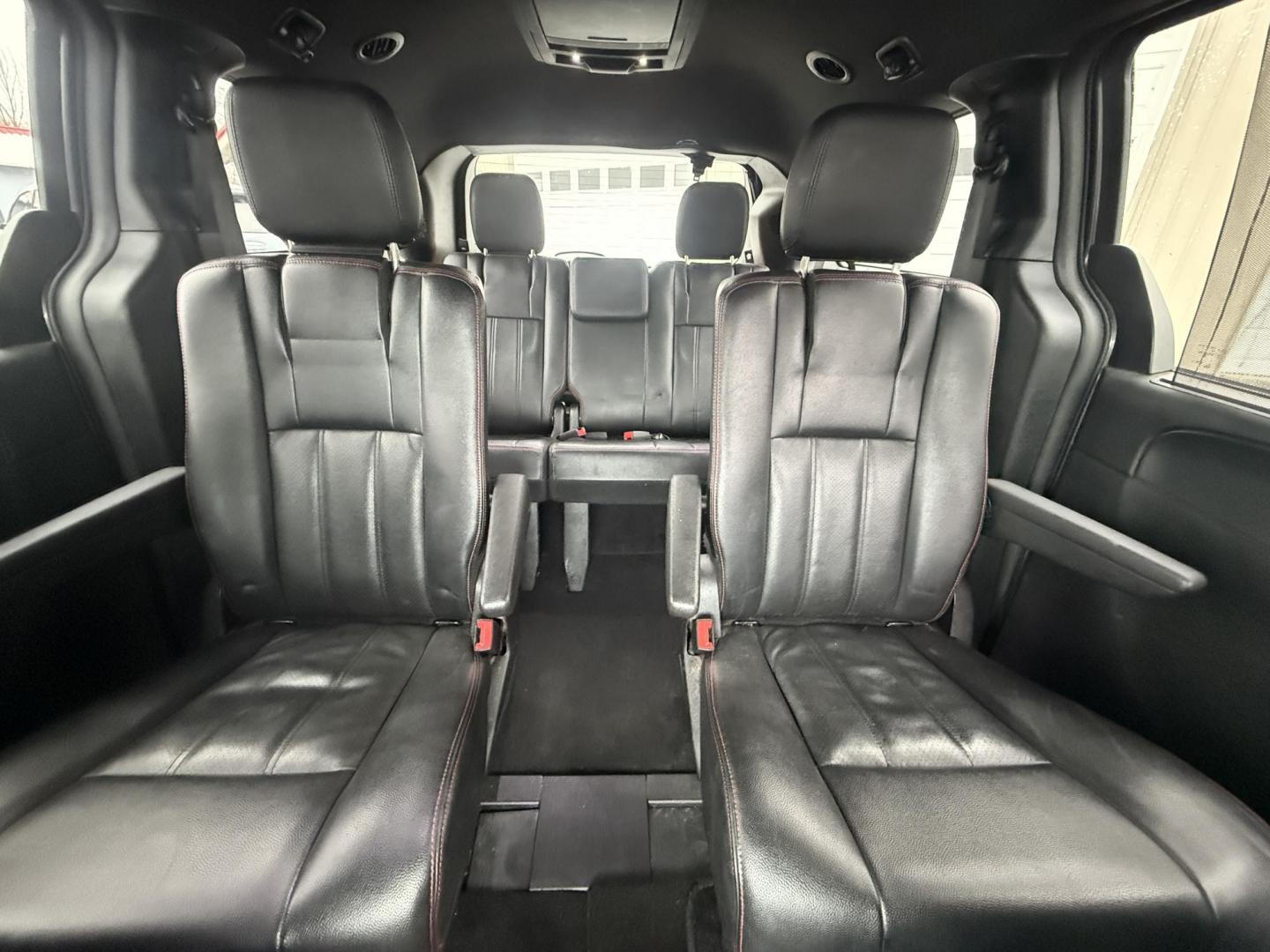 2018 Gray /Black Dodge Grand Caravan GT (2C4RDGEG0JR) with an 3.6L V6 DOHC 24V FFV engine, Automatic transmission, located at 547 E. Main St., Orwell, OH, 44076, (440) 437-5893, 41.535435, -80.847855 - One Owner ---- 2018 Dodge Grand Caravan GT – Versatile Family Cruiser with Premium Comfort and Tech Experience the perfect blend of practicality, comfort, and technology with this 2018 Dodge Grand Caravan GT. Powered by a reliable 3.6L Pentastar V6 engine and a smooth 6-speed automatic transmis - Photo#33