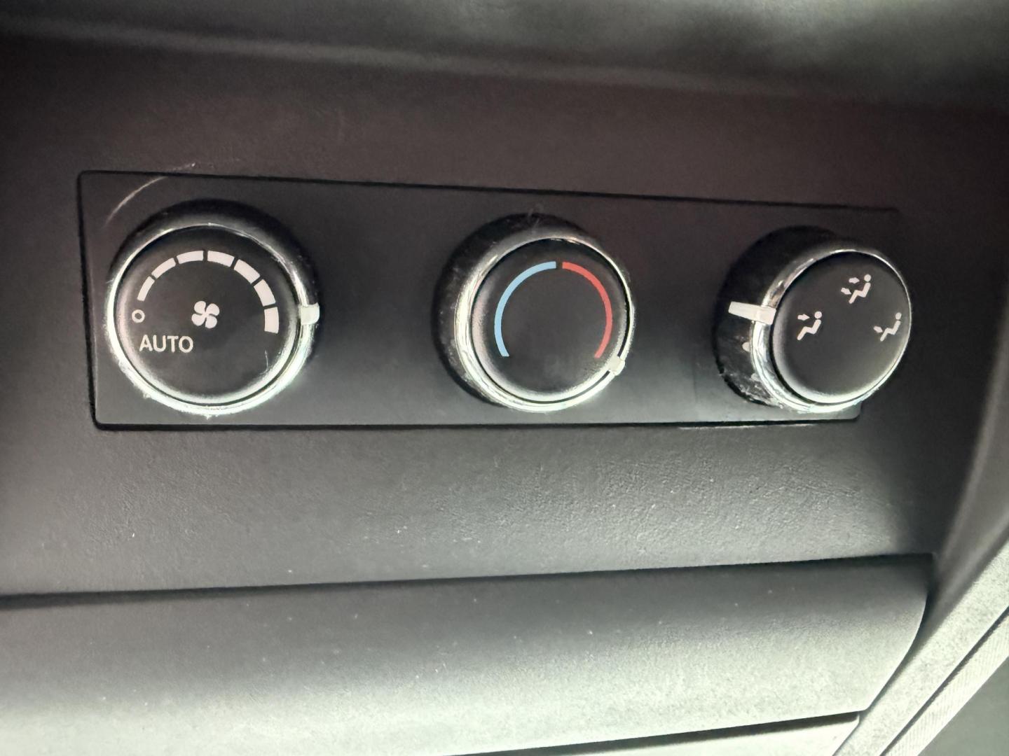 2018 Gray /Black Dodge Grand Caravan GT (2C4RDGEG0JR) with an 3.6L V6 DOHC 24V FFV engine, Automatic transmission, located at 547 E. Main St., Orwell, OH, 44076, (440) 437-5893, 41.535435, -80.847855 - One Owner ---- 2018 Dodge Grand Caravan GT – Versatile Family Cruiser with Premium Comfort and Tech Experience the perfect blend of practicality, comfort, and technology with this 2018 Dodge Grand Caravan GT. Powered by a reliable 3.6L Pentastar V6 engine and a smooth 6-speed automatic transmis - Photo#37