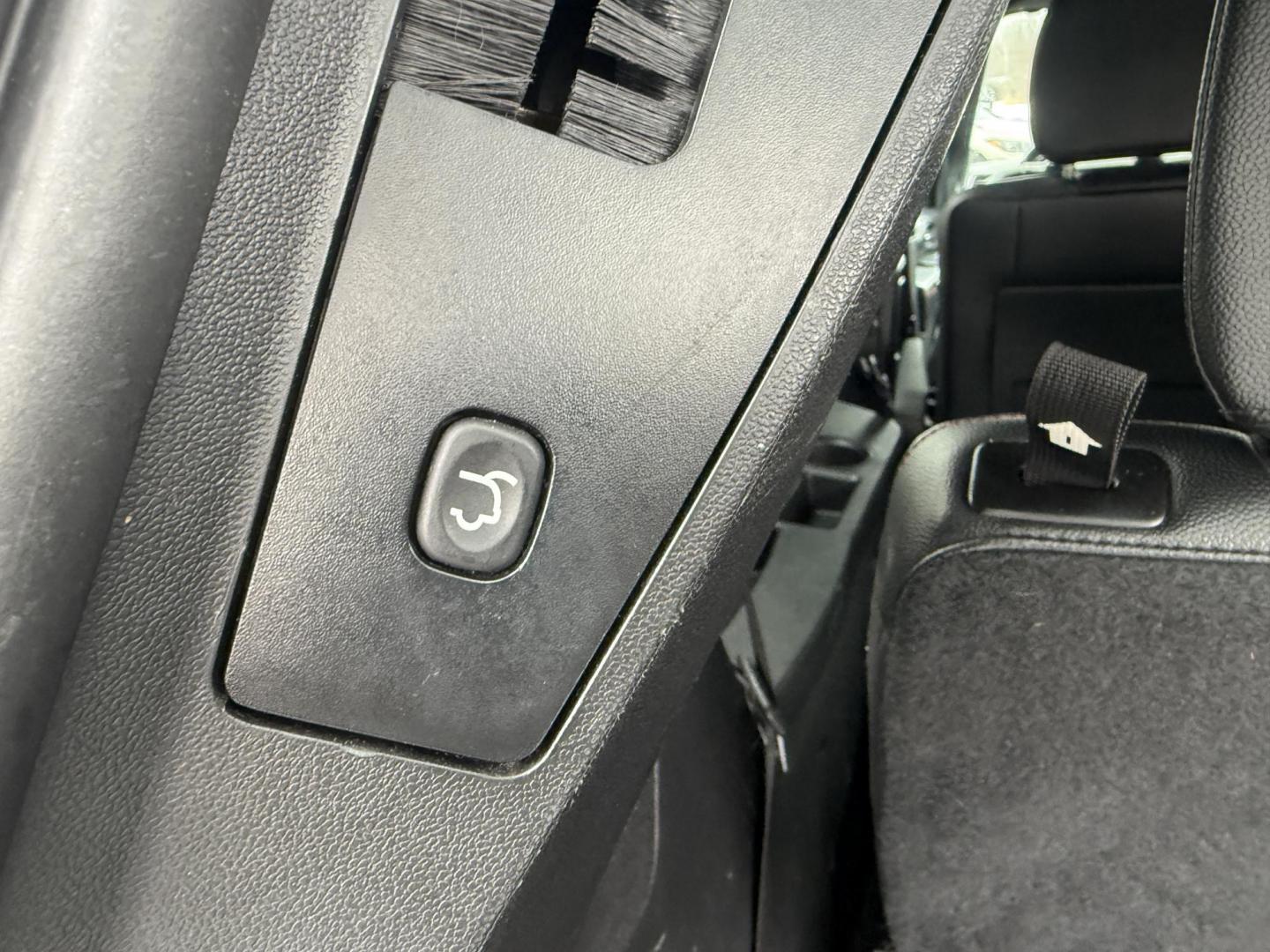 2018 Gray /Black Dodge Grand Caravan GT (2C4RDGEG0JR) with an 3.6L V6 DOHC 24V FFV engine, Automatic transmission, located at 547 E. Main St., Orwell, OH, 44076, (440) 437-5893, 41.535435, -80.847855 - One Owner ---- 2018 Dodge Grand Caravan GT – Versatile Family Cruiser with Premium Comfort and Tech Experience the perfect blend of practicality, comfort, and technology with this 2018 Dodge Grand Caravan GT. Powered by a reliable 3.6L Pentastar V6 engine and a smooth 6-speed automatic transmis - Photo#39