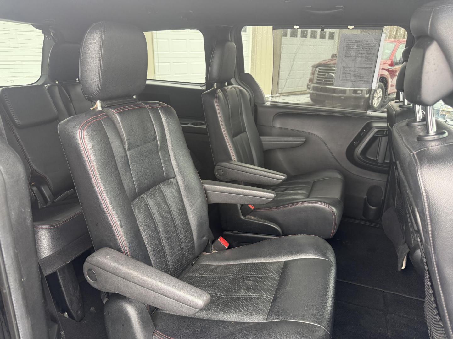 2018 Gray /Black Dodge Grand Caravan GT (2C4RDGEG0JR) with an 3.6L V6 DOHC 24V FFV engine, Automatic transmission, located at 547 E. Main St., Orwell, OH, 44076, (440) 437-5893, 41.535435, -80.847855 - One Owner ---- 2018 Dodge Grand Caravan GT – Versatile Family Cruiser with Premium Comfort and Tech Experience the perfect blend of practicality, comfort, and technology with this 2018 Dodge Grand Caravan GT. Powered by a reliable 3.6L Pentastar V6 engine and a smooth 6-speed automatic transmis - Photo#40