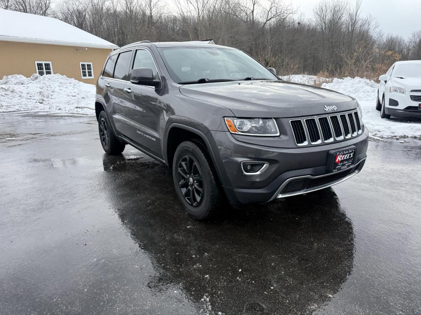2014 Gray /Black Jeep Grand Cherokee Limited 4WD (1C4RJFBG0EC) with an 3.6L V6 DOHC 24V FFV engine, Automatic transmission, located at 11115 Chardon Rd. , Chardon, OH, 44024, (440) 214-9705, 41.580246, -81.241943 - Photo#2