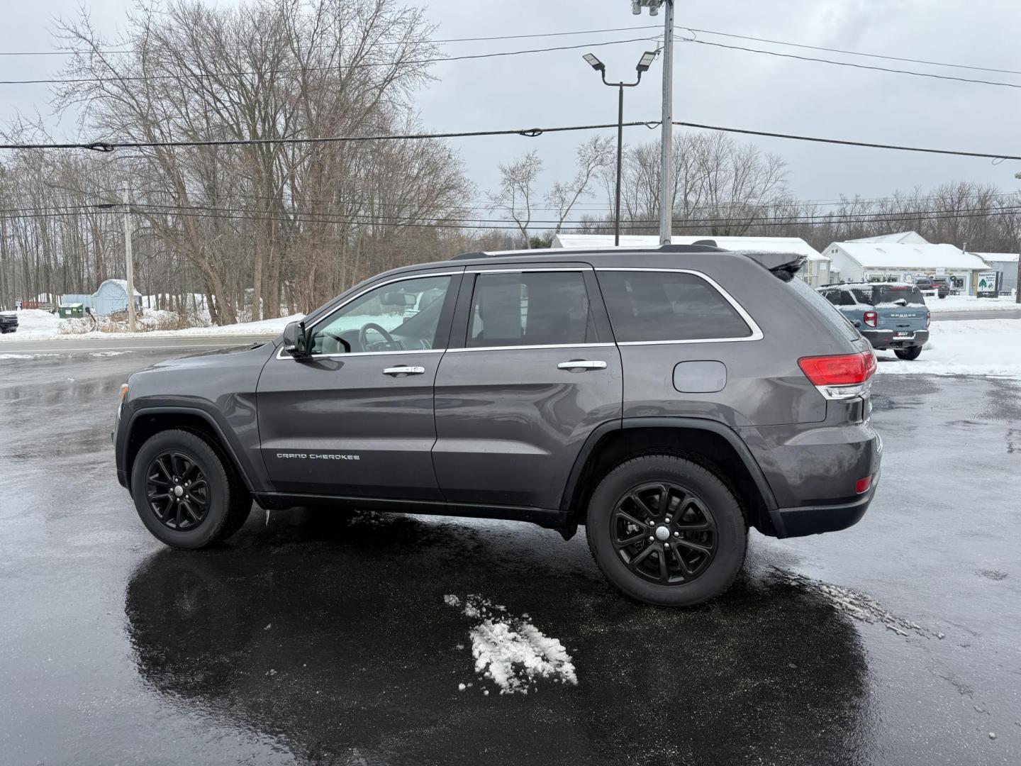 2014 Gray /Black Jeep Grand Cherokee Limited 4WD (1C4RJFBG0EC) with an 3.6L V6 DOHC 24V FFV engine, Automatic transmission, located at 11115 Chardon Rd. , Chardon, OH, 44024, (440) 214-9705, 41.580246, -81.241943 - Photo#10