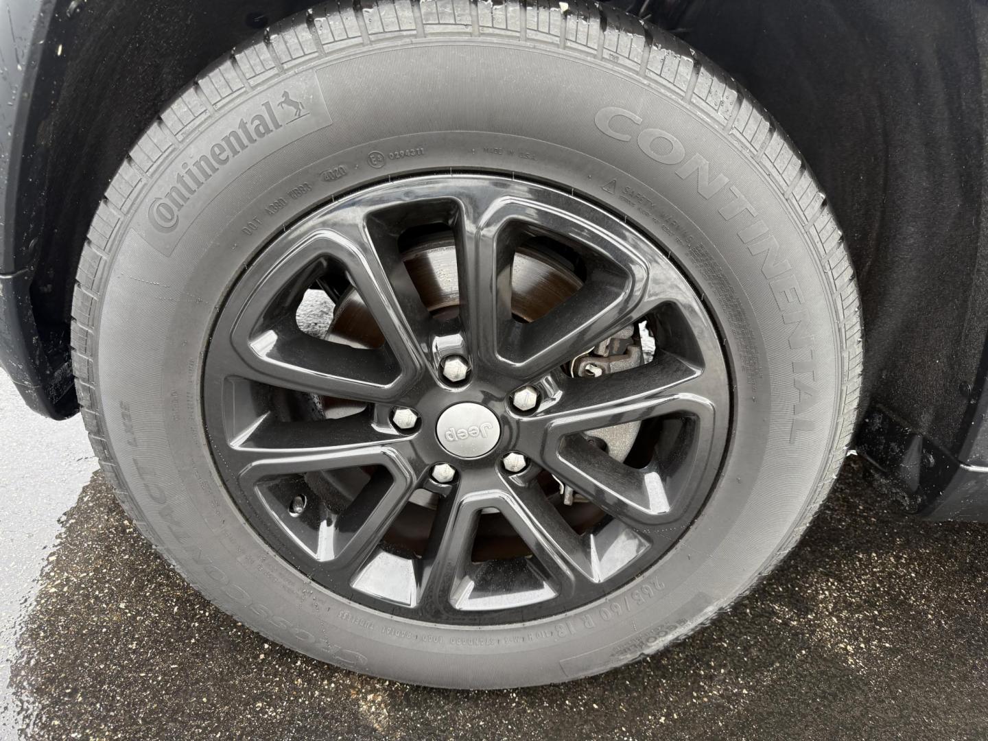 2014 Gray /Black Jeep Grand Cherokee Limited 4WD (1C4RJFBG0EC) with an 3.6L V6 DOHC 24V FFV engine, Automatic transmission, located at 11115 Chardon Rd. , Chardon, OH, 44024, (440) 214-9705, 41.580246, -81.241943 - Photo#13